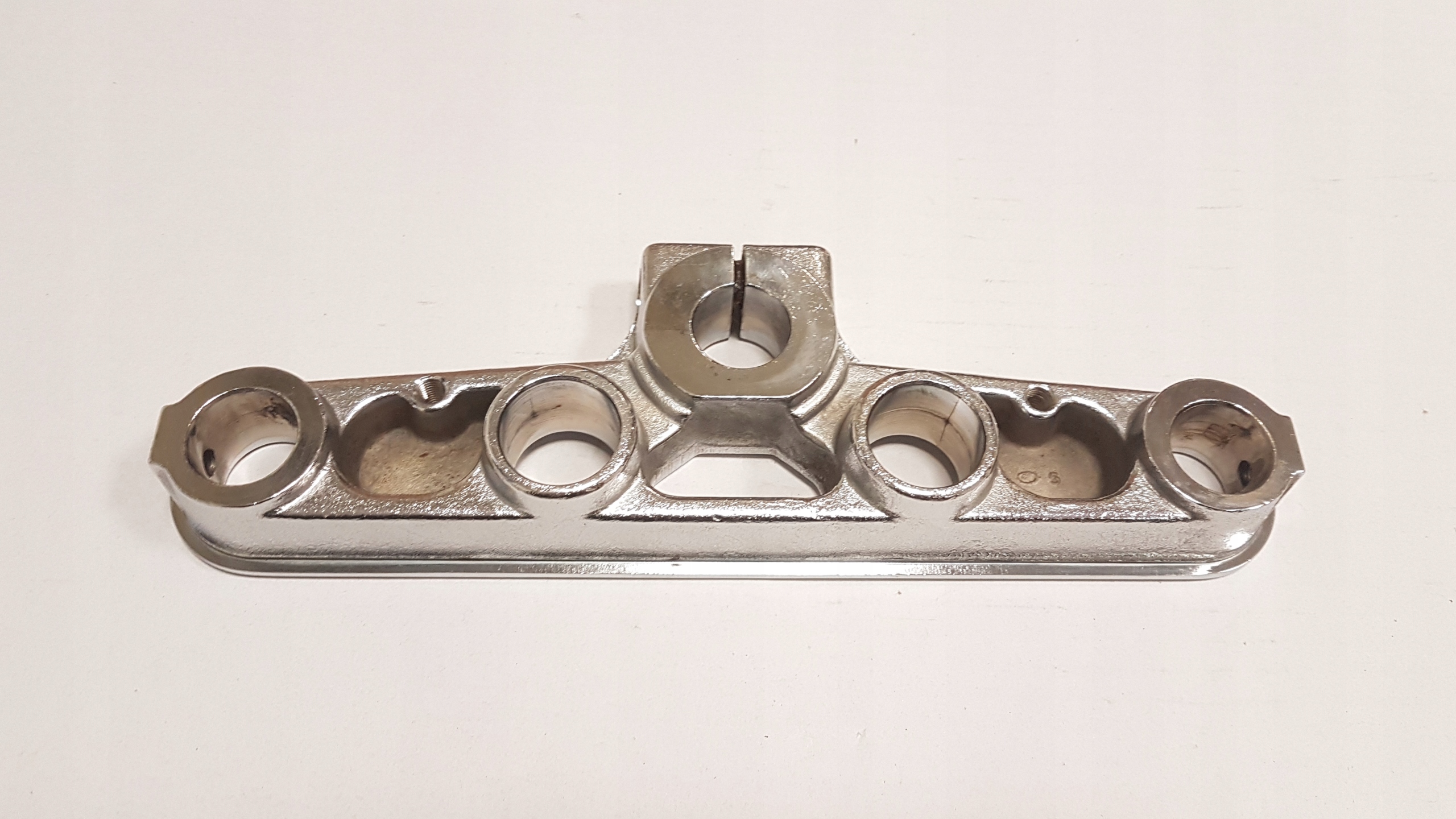 HARLEY SOFTAIL FXST 86-95 ВЕРХНЯЯ ПОЛКА ПОДВЕСКИ