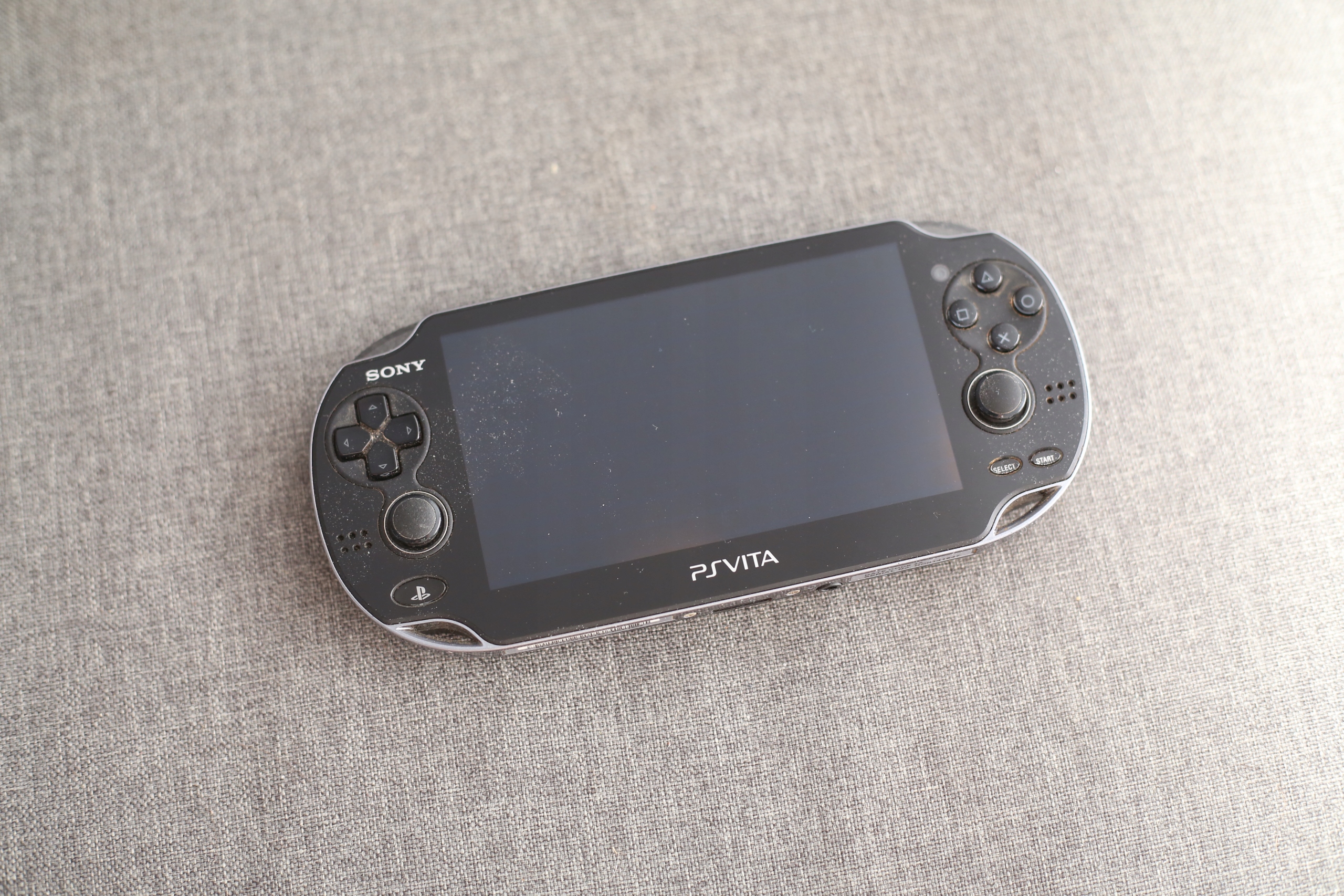 Konsola przenośna Sony PCH-1003 8GB 5,1 cala