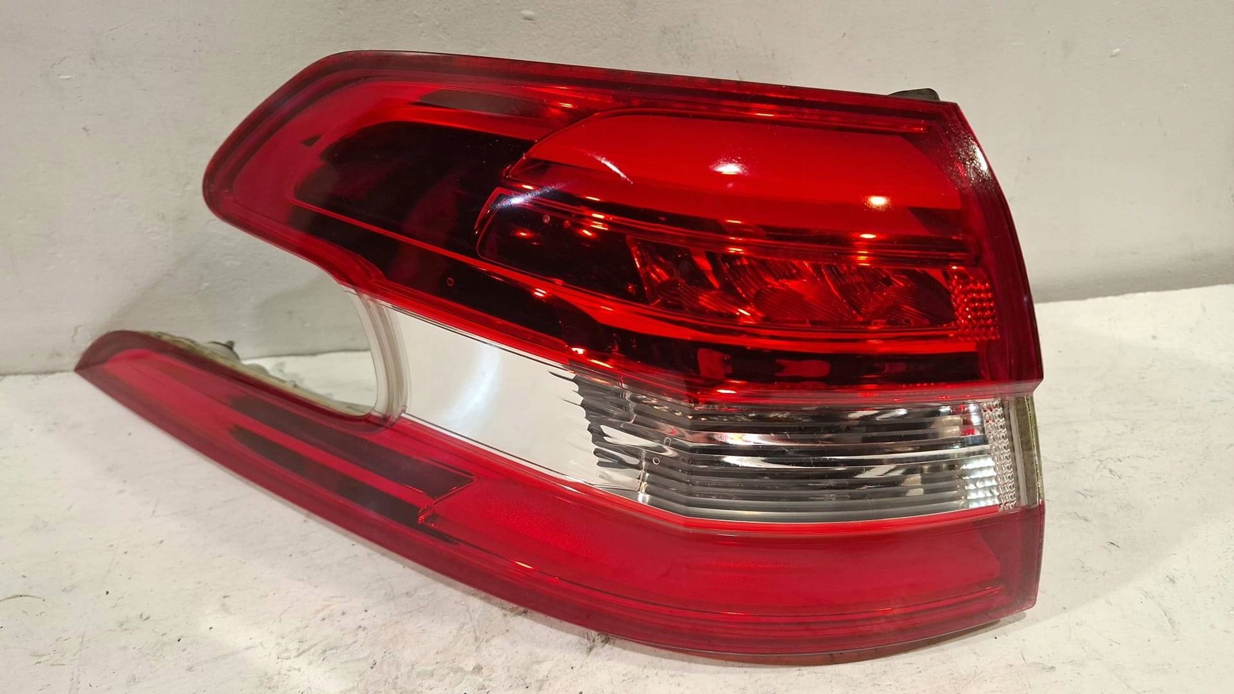 Lampa tył lewa 9678093980 Peugeot 308 T9 2013-