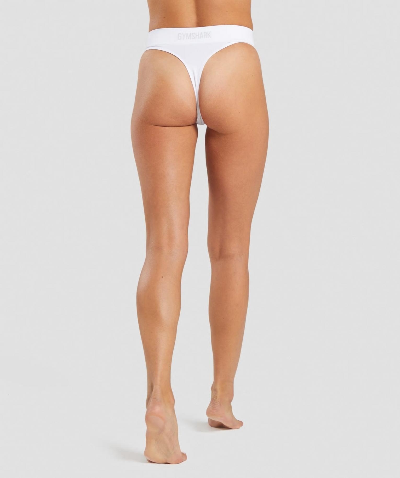 GYMSHARK BIAŁE DAMSKIE STRINGI GŁADKIE LOGO L P7A Płeć kobieta