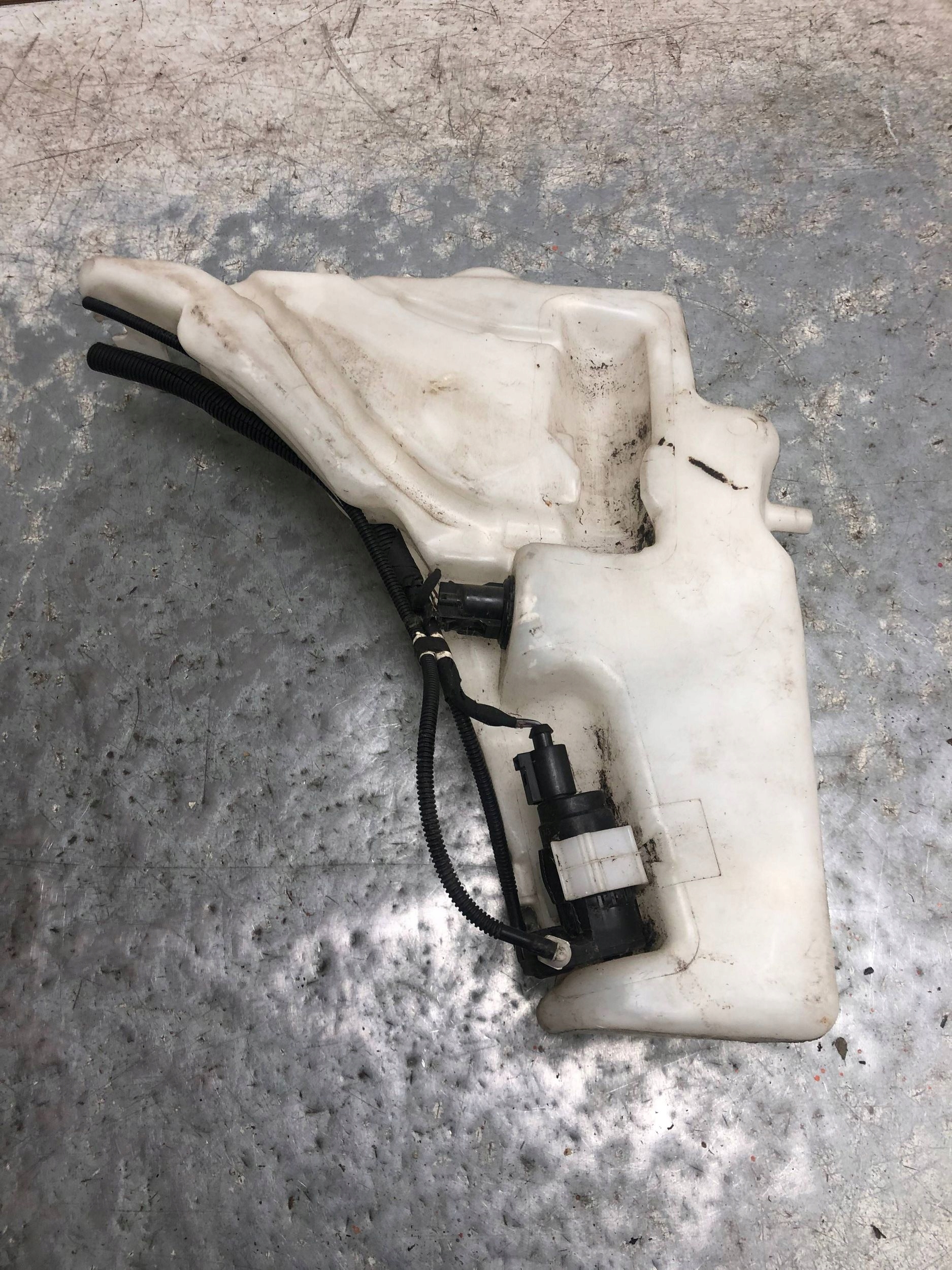 washer fluid tank AUDI A4 B8 KOMBI 8T0955453B