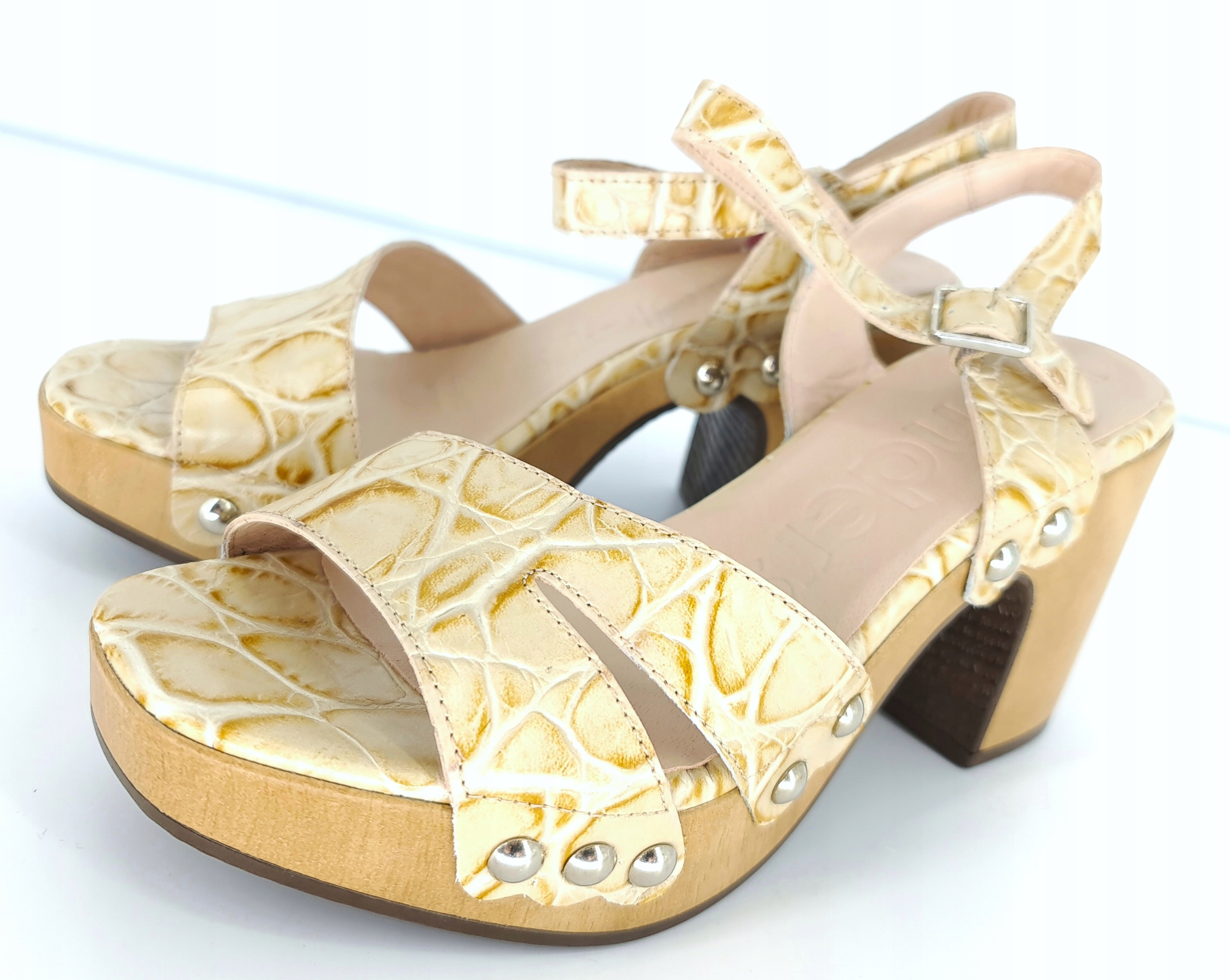 Sandály se zvířecím vzorem Wonders 38