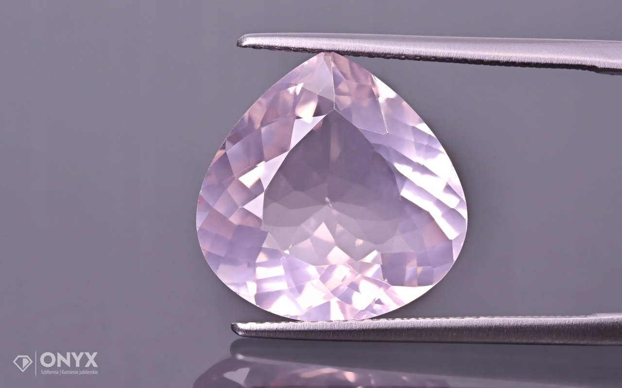 Růženín fazetovaný slza 15x15 mm