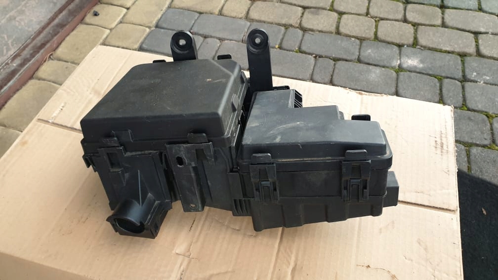 NISSAN QASHQAI J11 корпус запобіжника