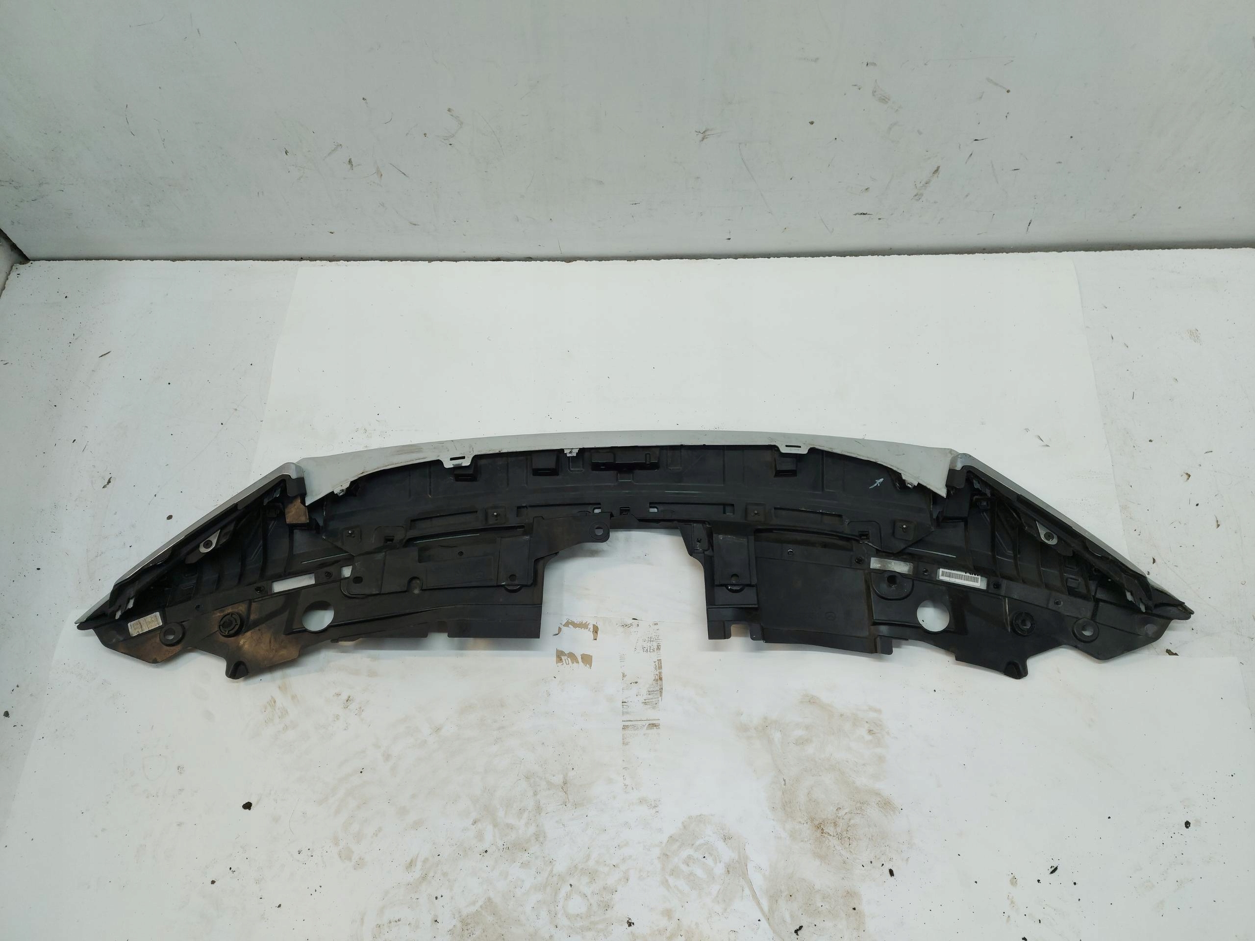 Mazda MX-30 EL cover cap upper visor of a bumper front damaged.