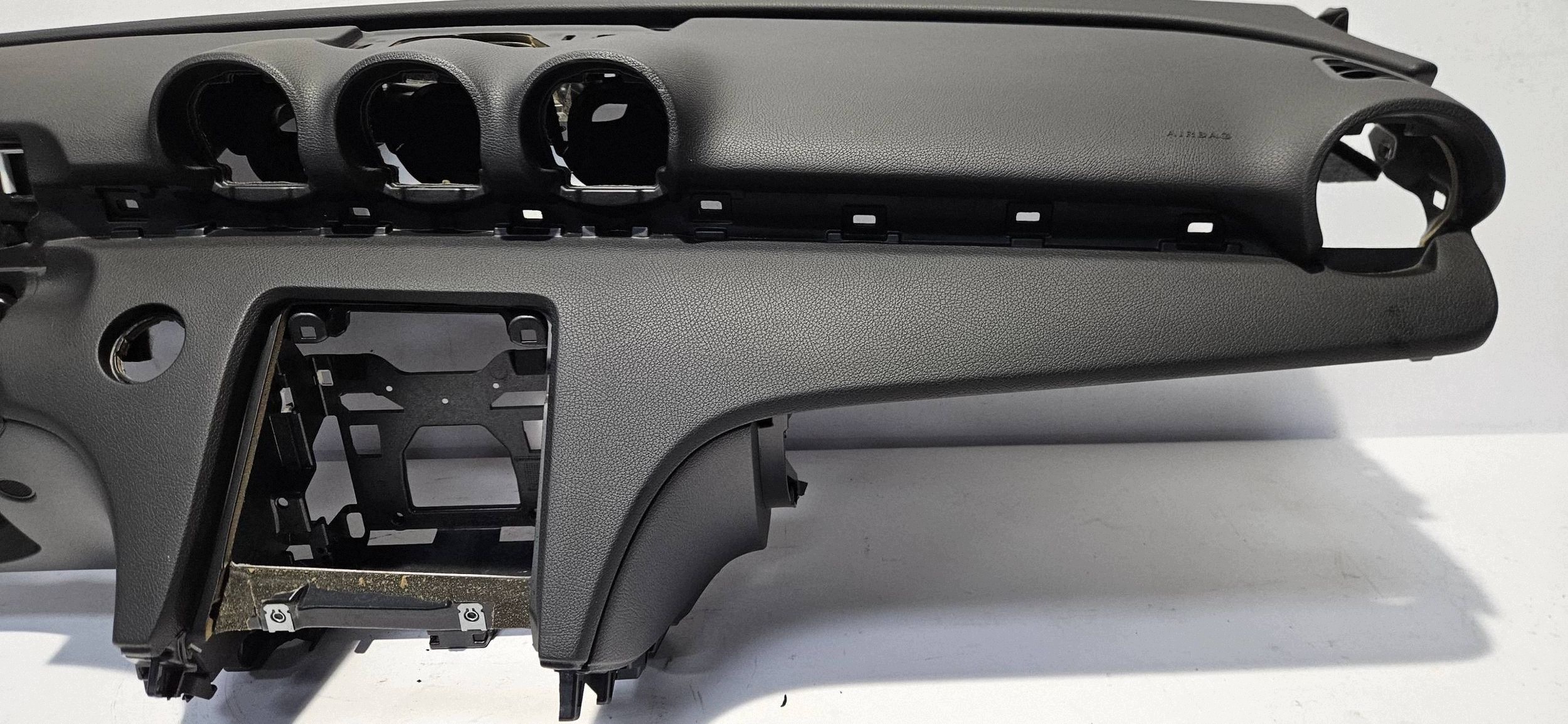 dashboard instrument panel front Mercedes-Benz C W206
