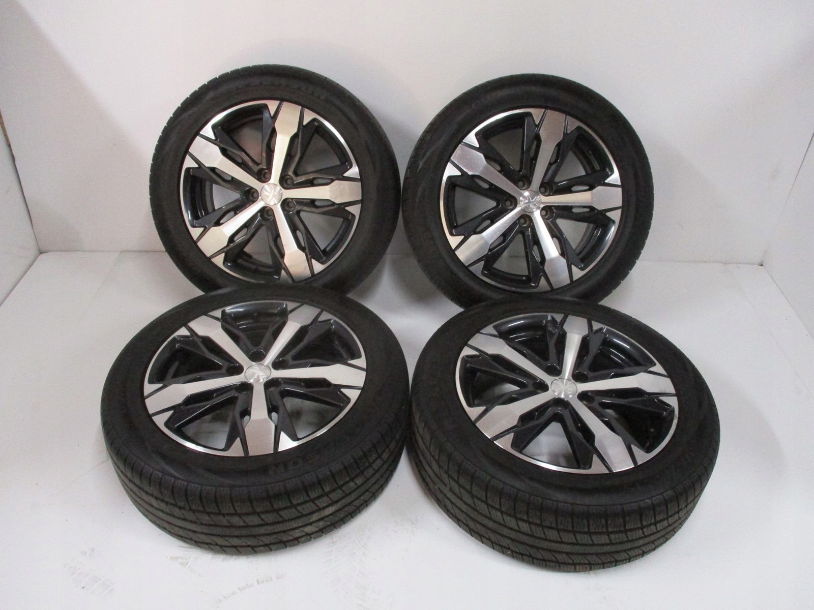 Колеса диски Шини PEUGEOT 3008 II R18 M + S