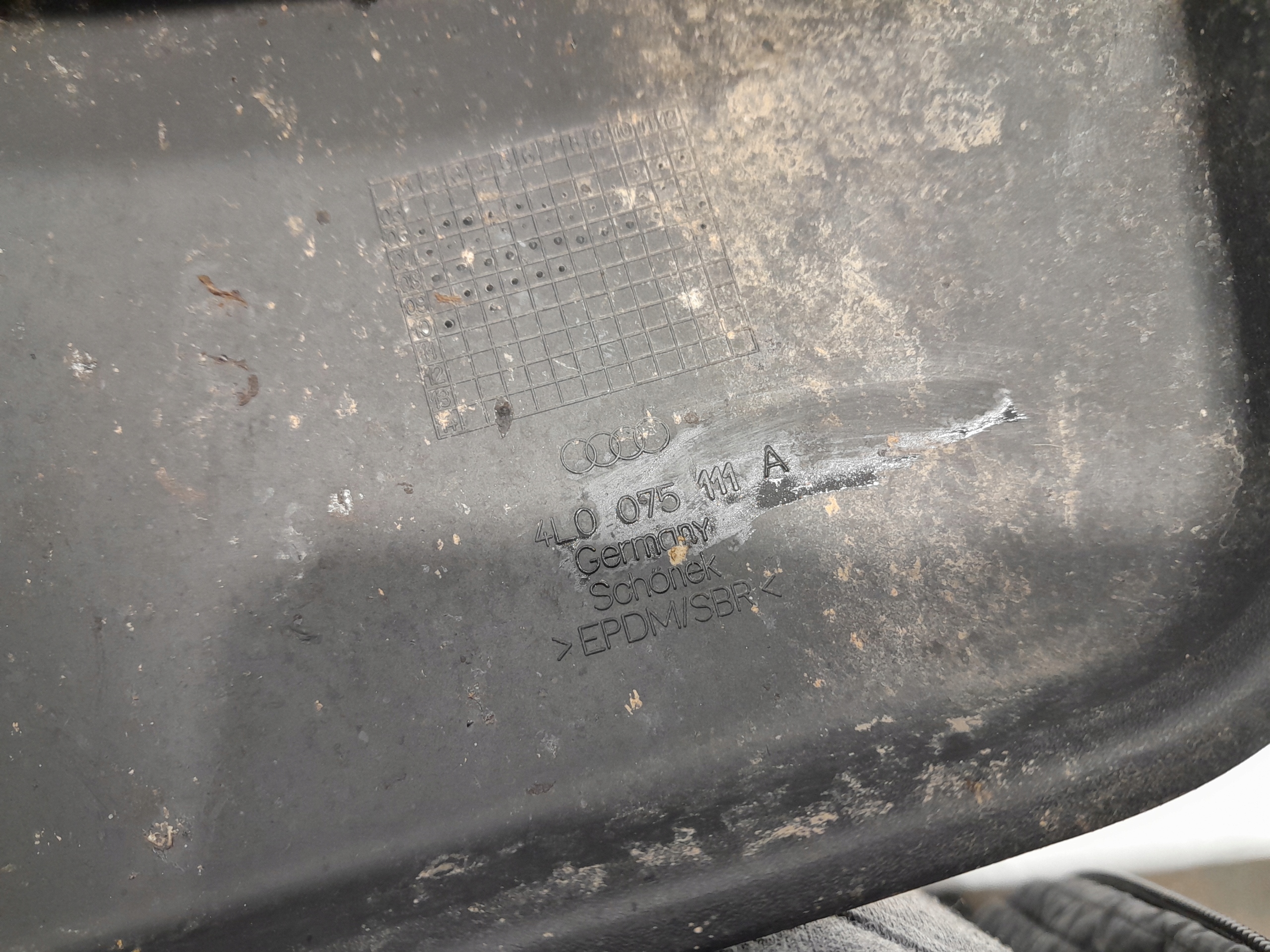 AUDI Q7 4L Schmutzfänger vorne 4L0075111A