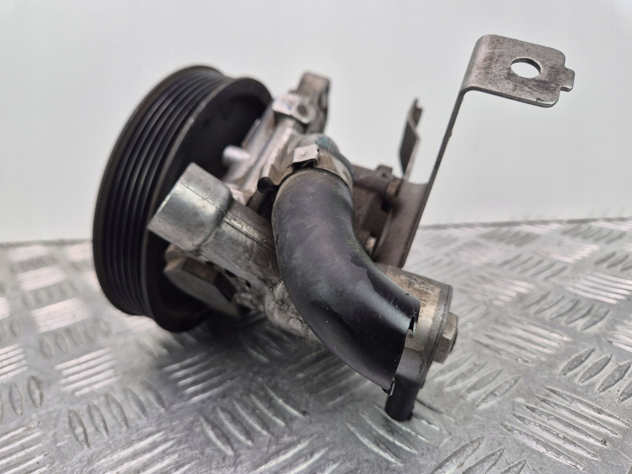 BMW 5 E60 E61 525d servo pump 7697974121 M57D30(306D3)