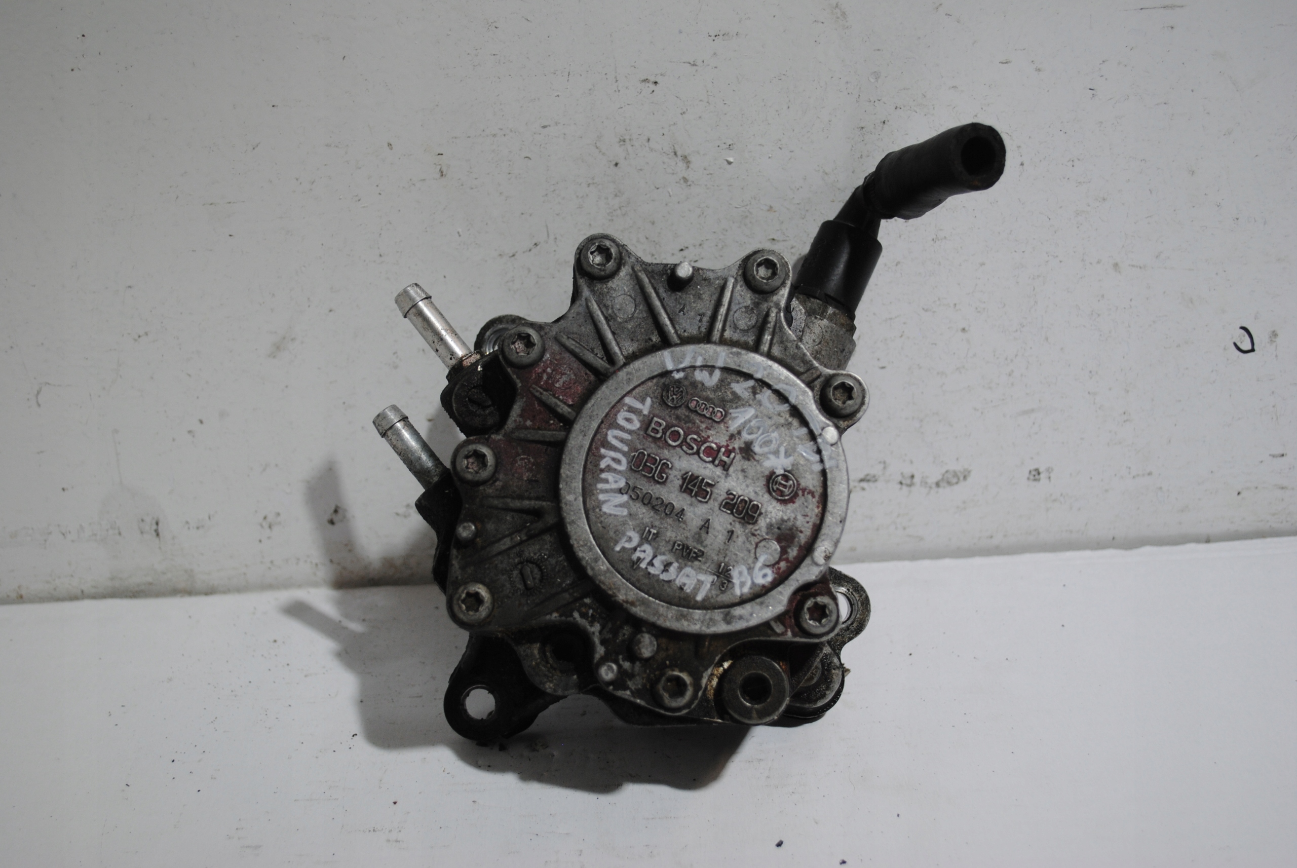 Насос VACUM PASSAT B6 TOURAN 2.0 TDI 03G145209