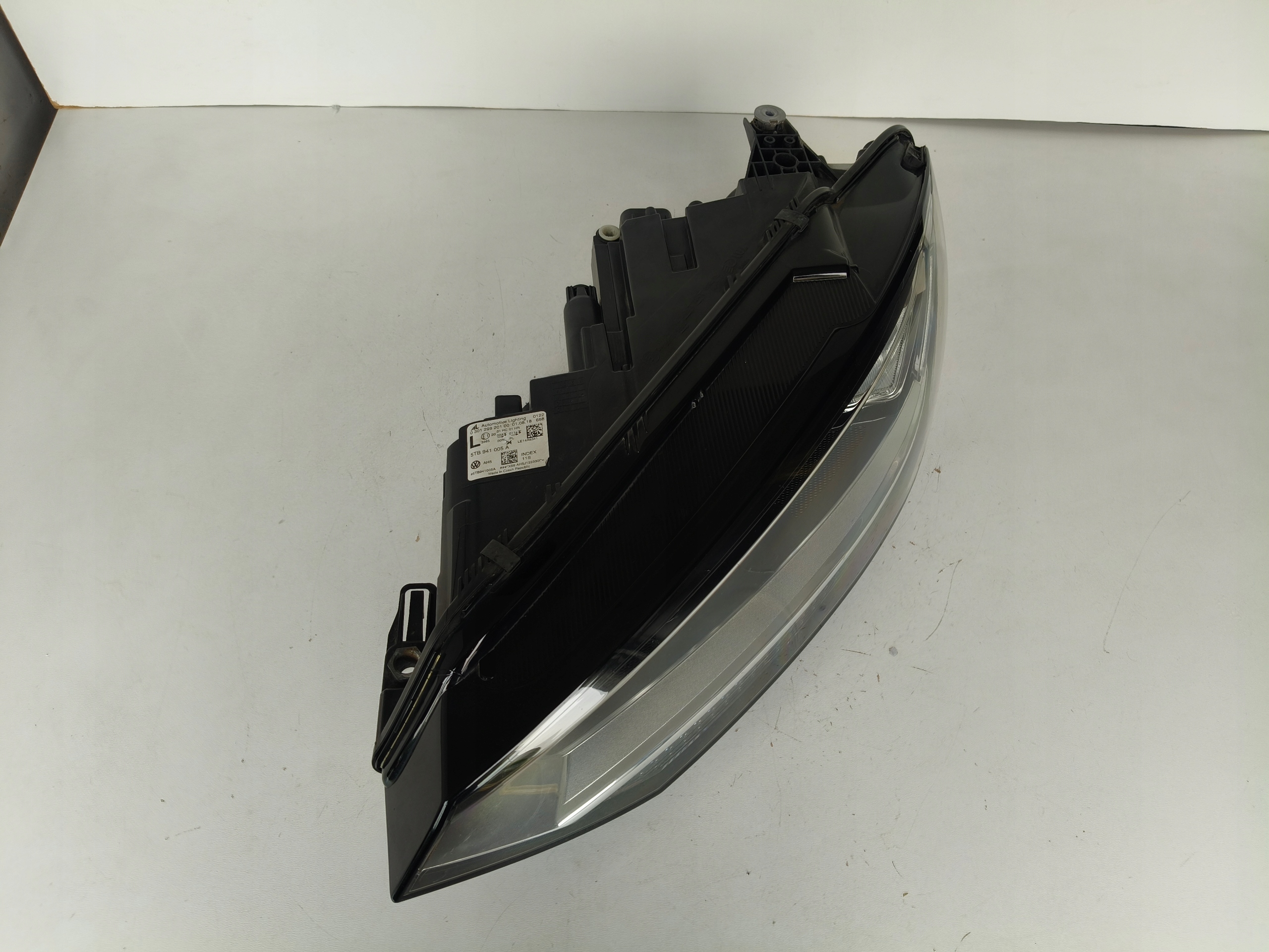 light left REFLEKTOR VW TOURAN 5TA 16
