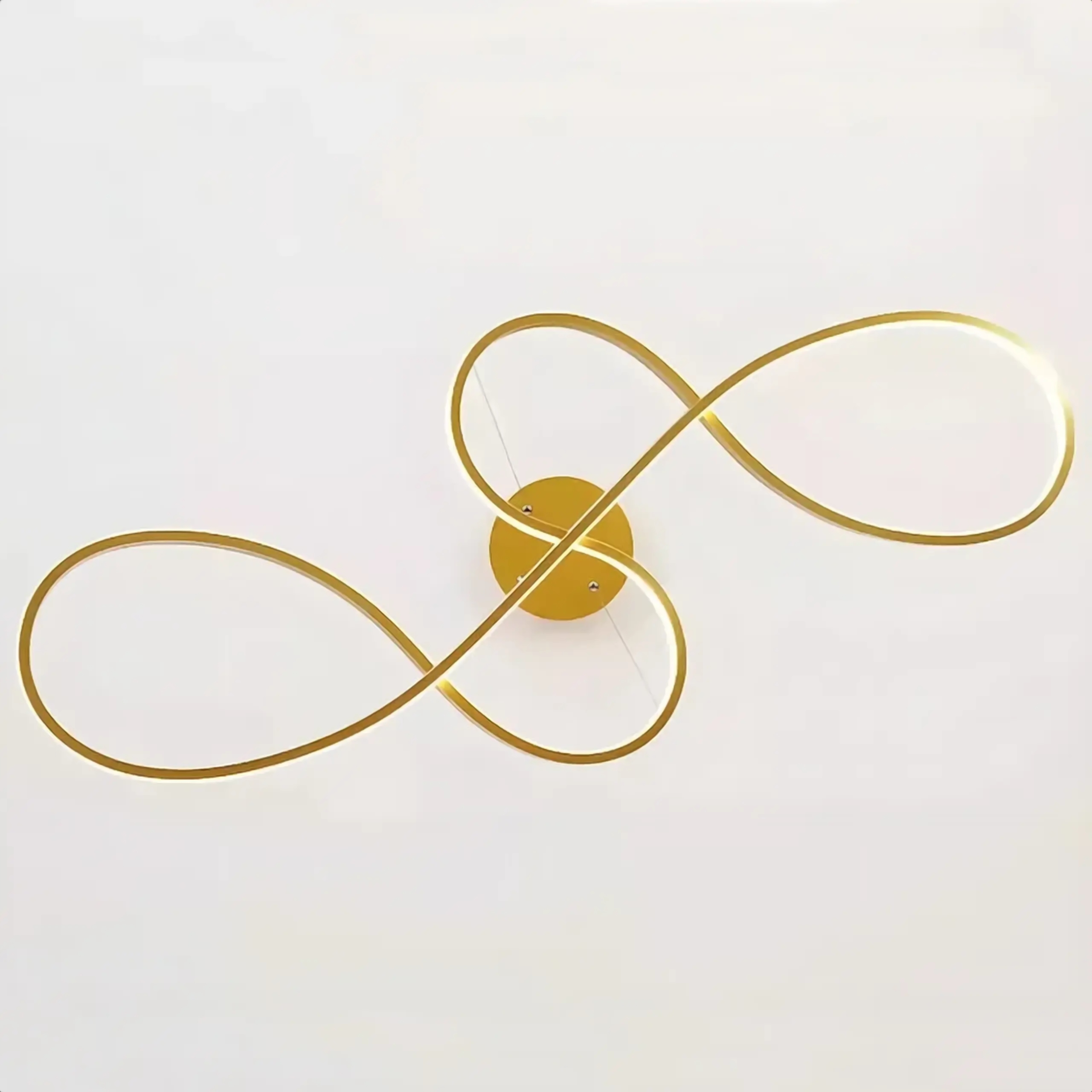 MENNYEZETI LÁMPA LED LÓGÓ CSILLÁR 70CM ARANY MODERN SZOBA + TÁVIRÁNYÍTÓ Foglalat típusa integrált LED-es fényforrás