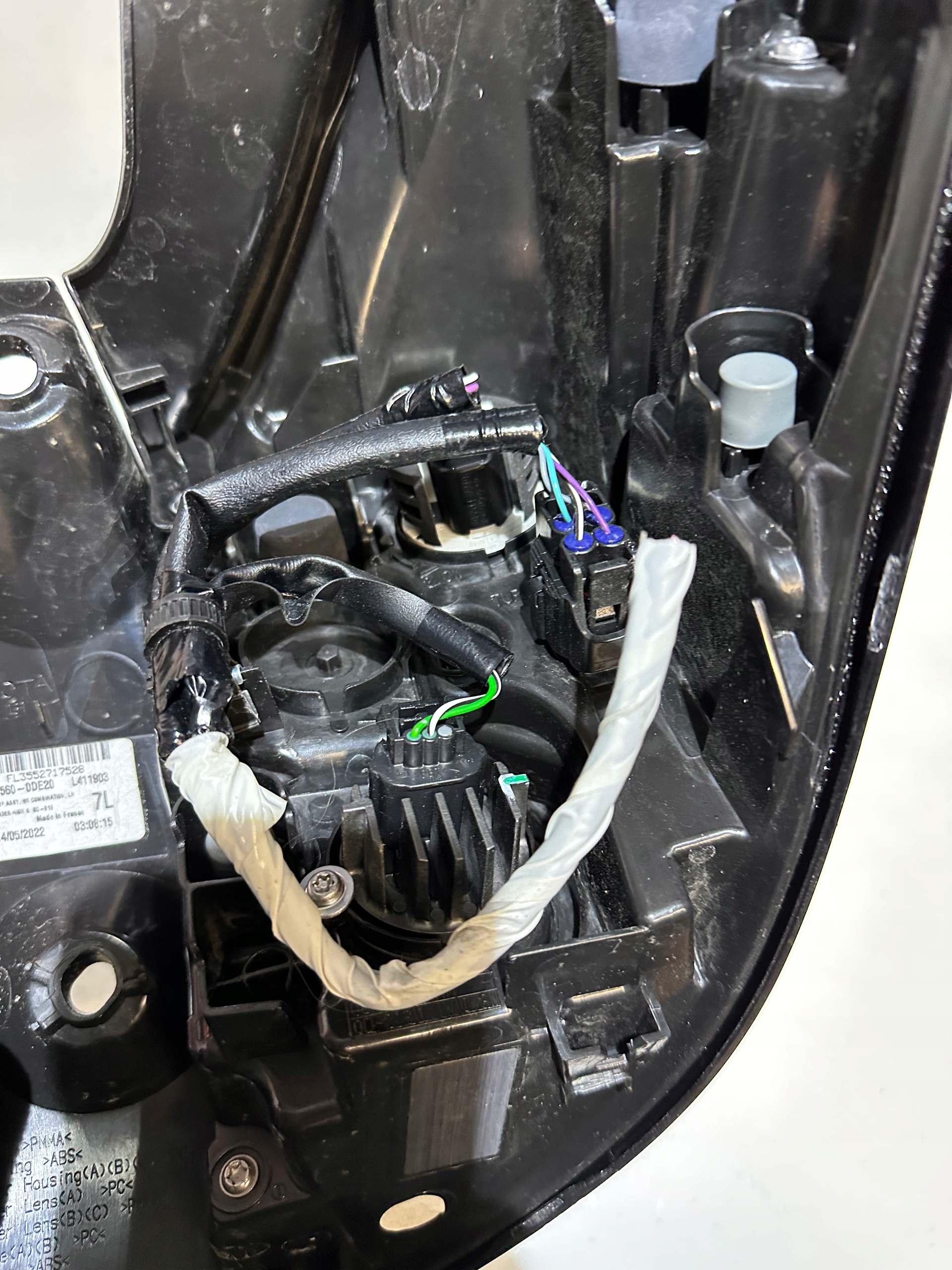 TOYOTA YARIS CROSS фонарь левый 81560-0DE20