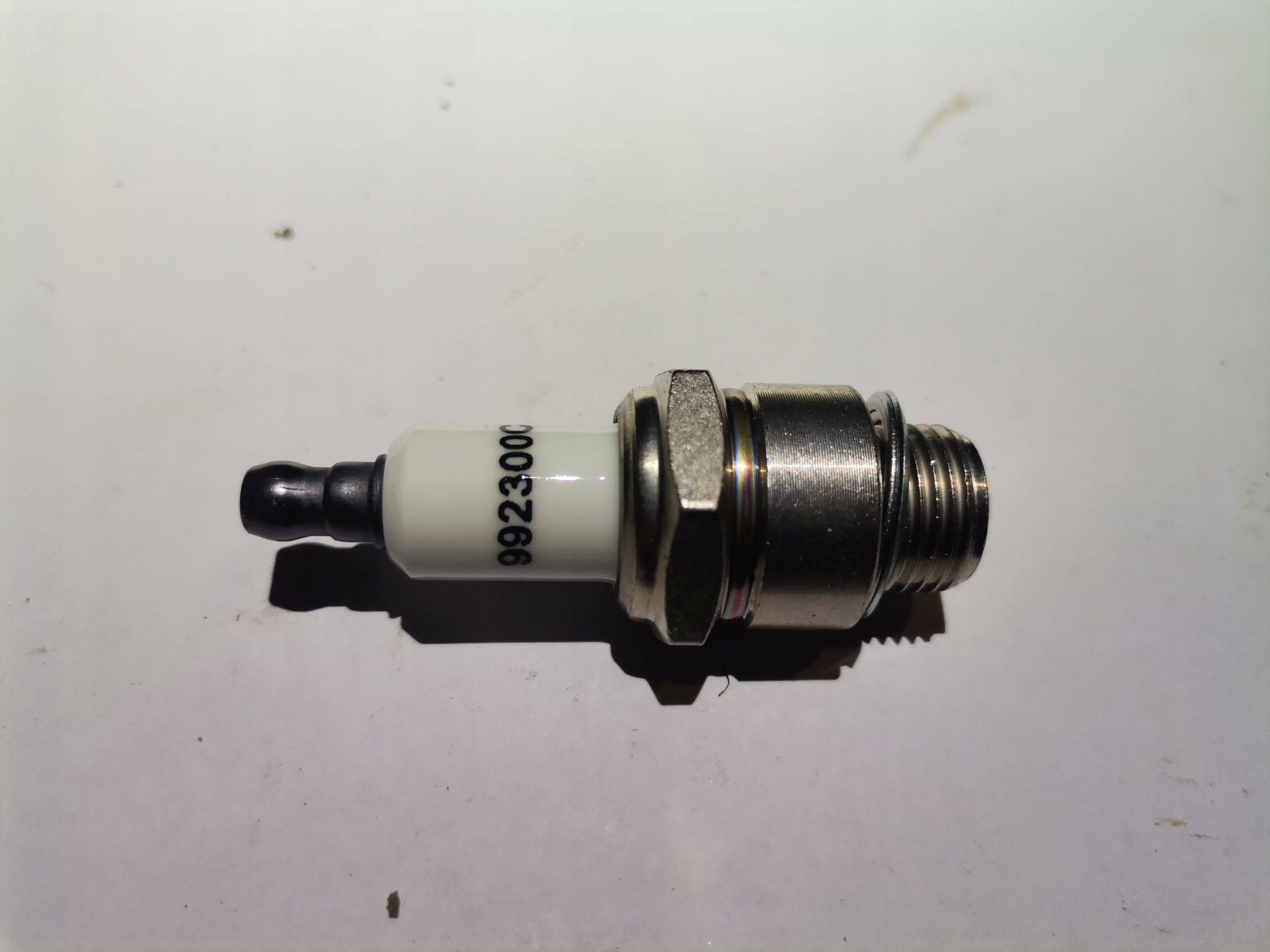 Świeca zapłonowa Briggs 992300C BS-SV do kosiarki Typ świeca