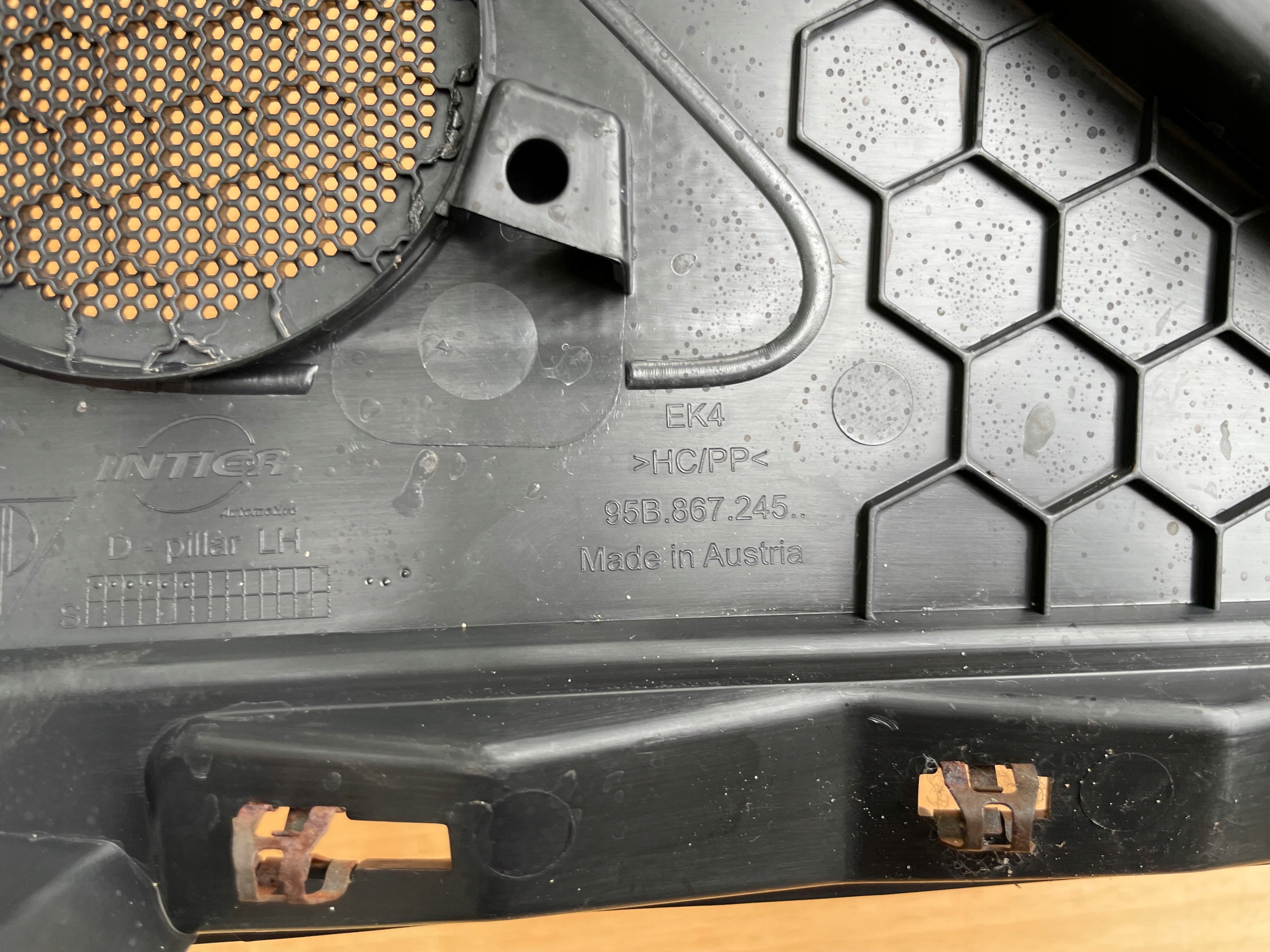 PORSCHE MACAN couverture de couverture montant arrière 95B867245