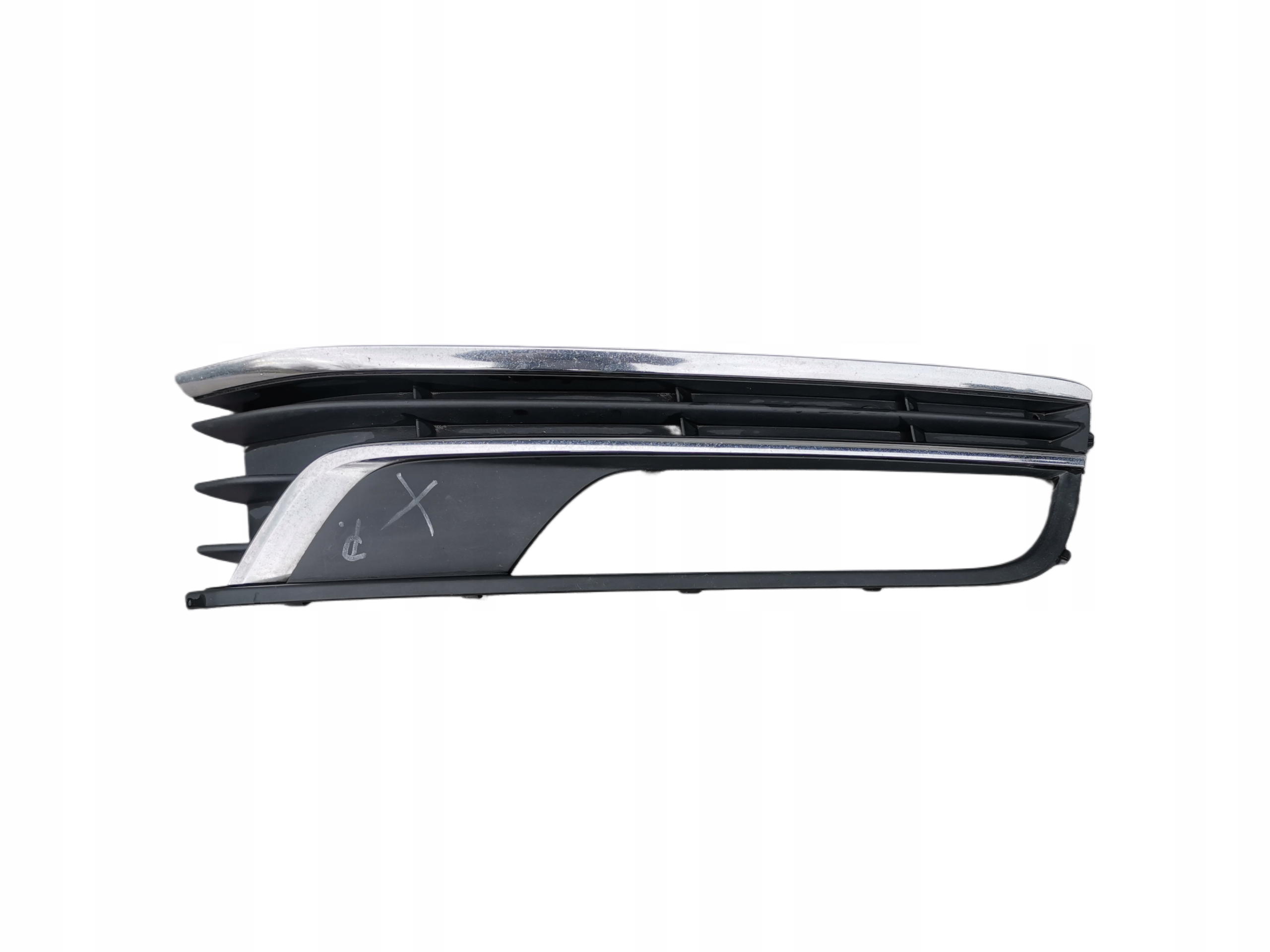 VW PASSAT B7 ramka halogenu prawa 3AA853666