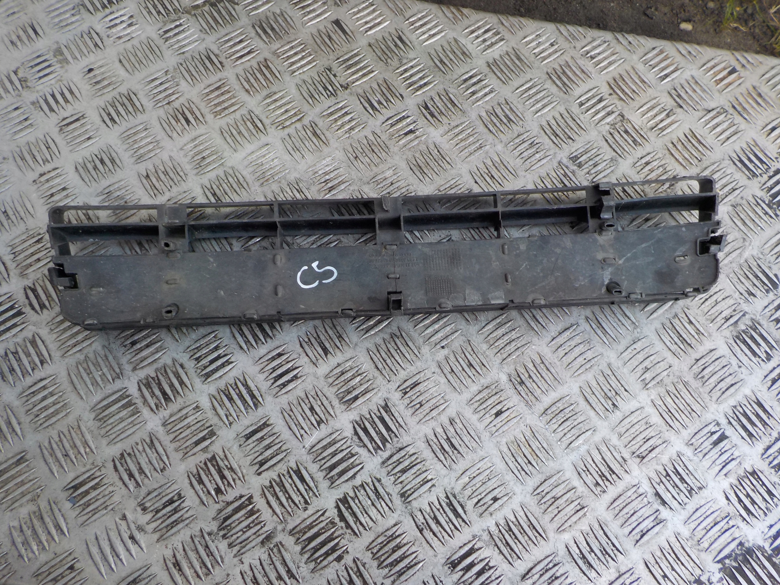 AUDI A6 C5 97- grid of a bumper central
