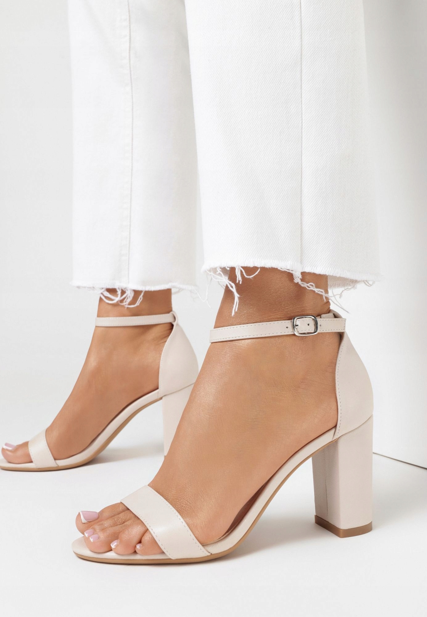 

Born2Be Beżowe Sandały damskie 40 Metaliczne