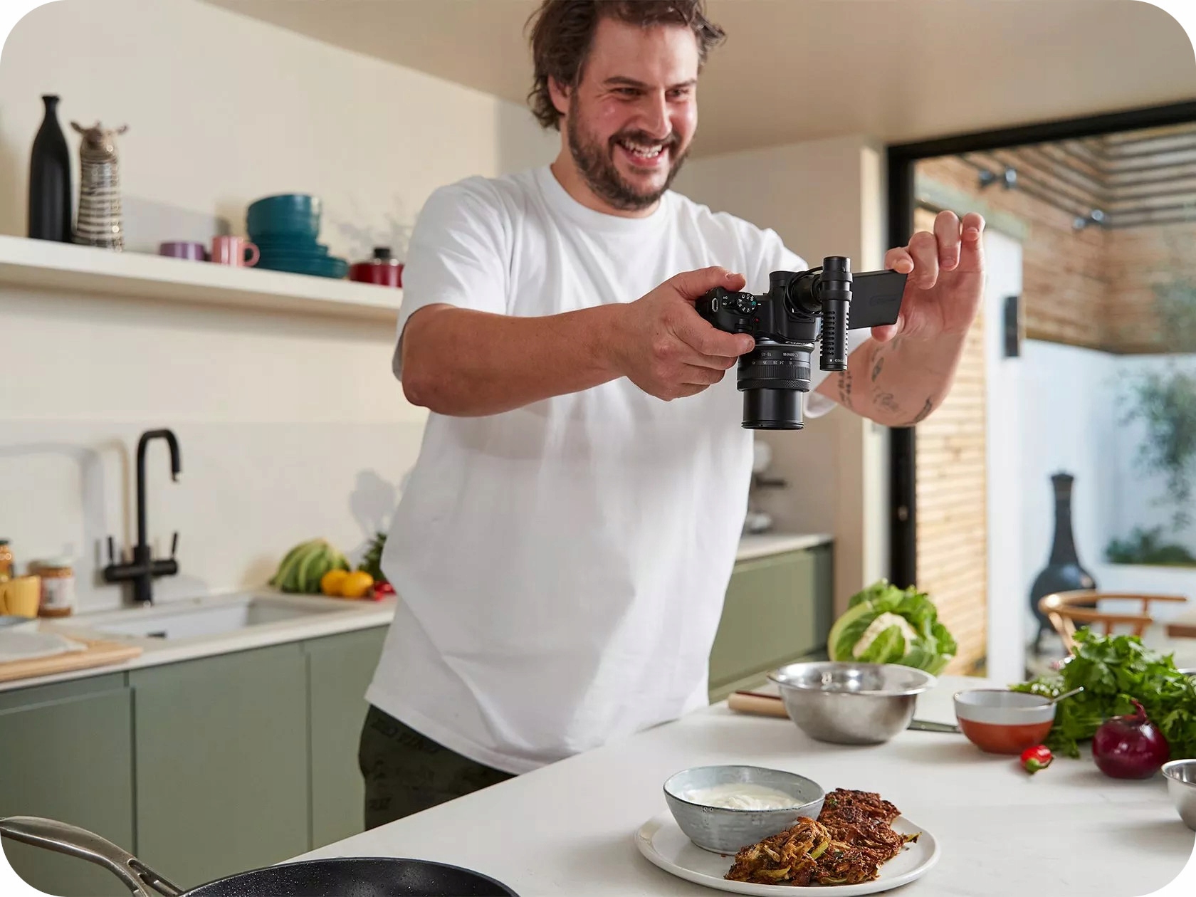 CANON EOS R50 + RF-S 18-45mm IS STM + RF-S 55-210mm IS STM AKCESORIA 2X AKU Model EOS R50 + 18-45 IS STM + 55-210 mm IS (5811C023)