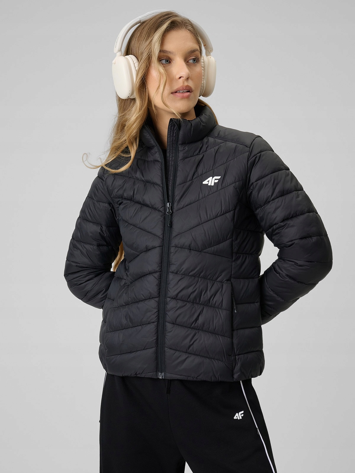 4F Dámská Černá Prošívaná Hydrofobní Péřová Bunda M