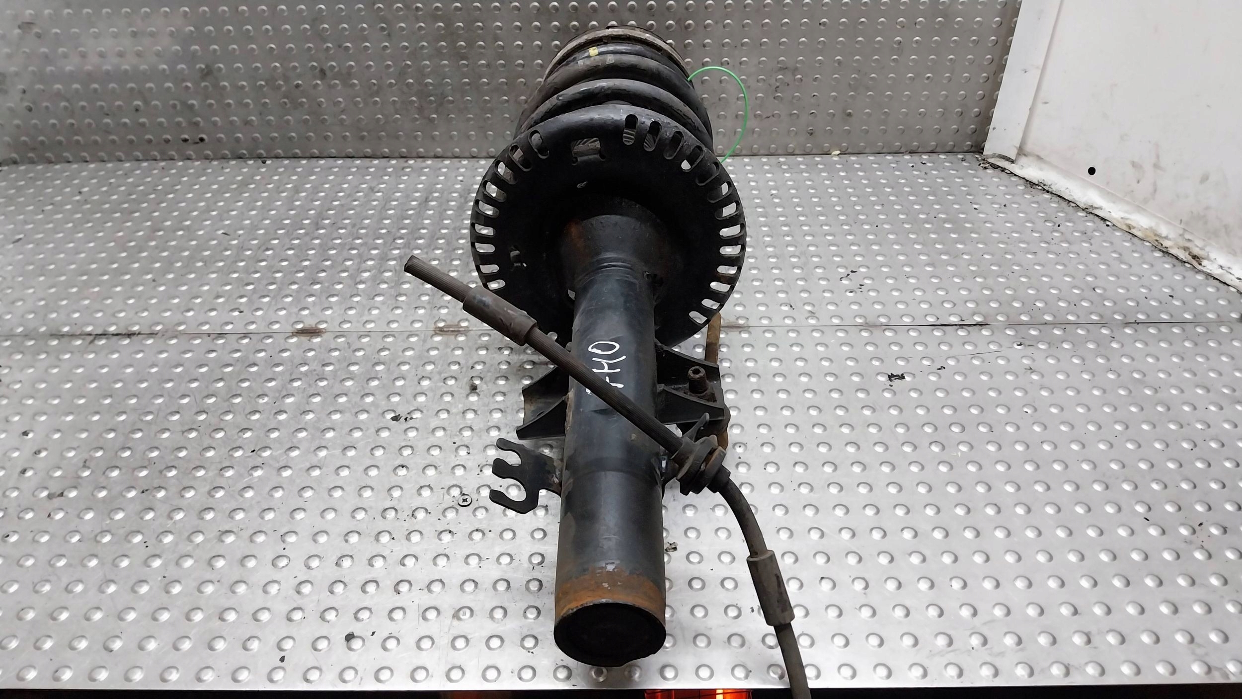 shock absorber left right front 7H0413031N VW TRANSPORTER T5 2.5 TDI