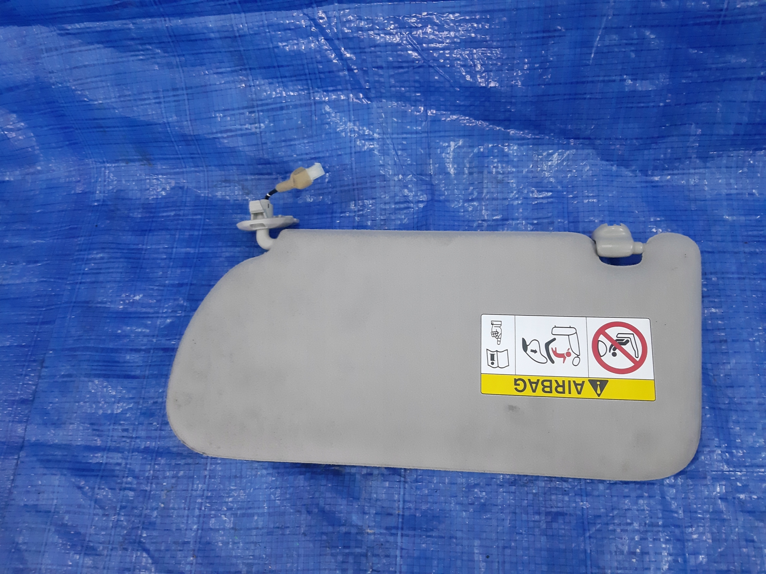 cover PRZECIWSLONECZNA right NAVARA NP300 ALASKAN