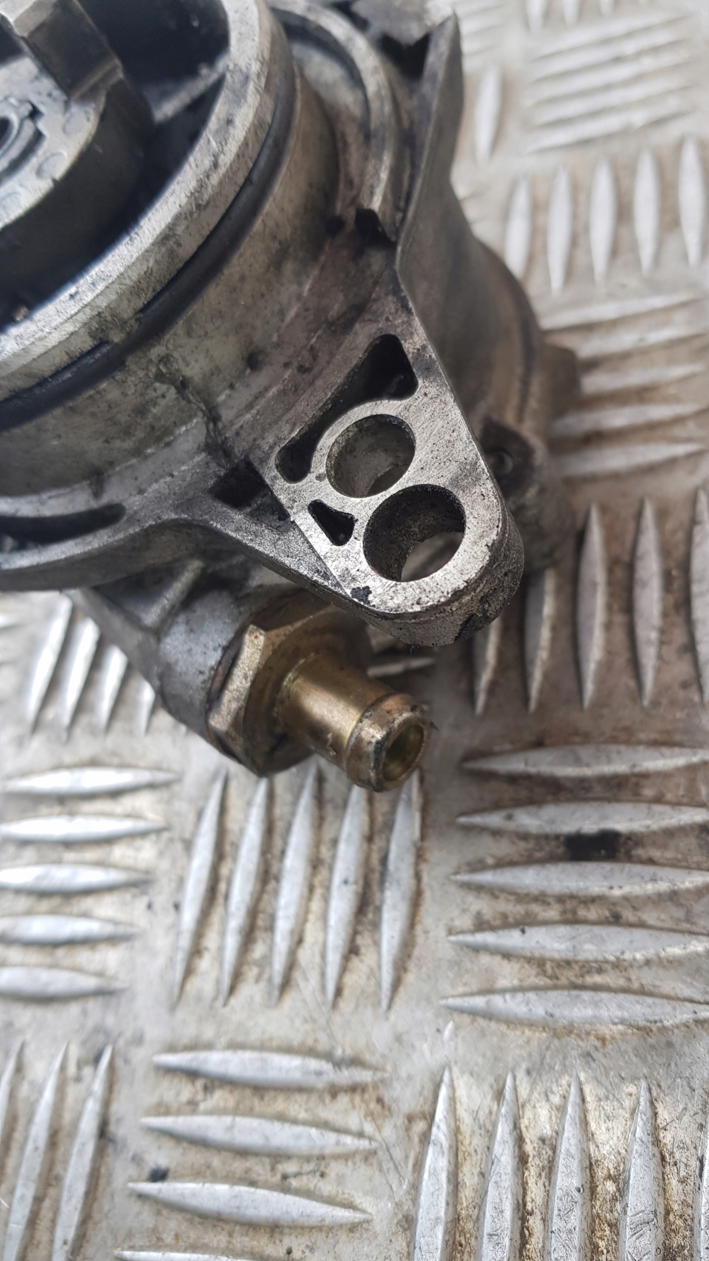 BMW E46 E39 320D 520D 2.0D Pompa A VUOTO VACUM pressione 2249939