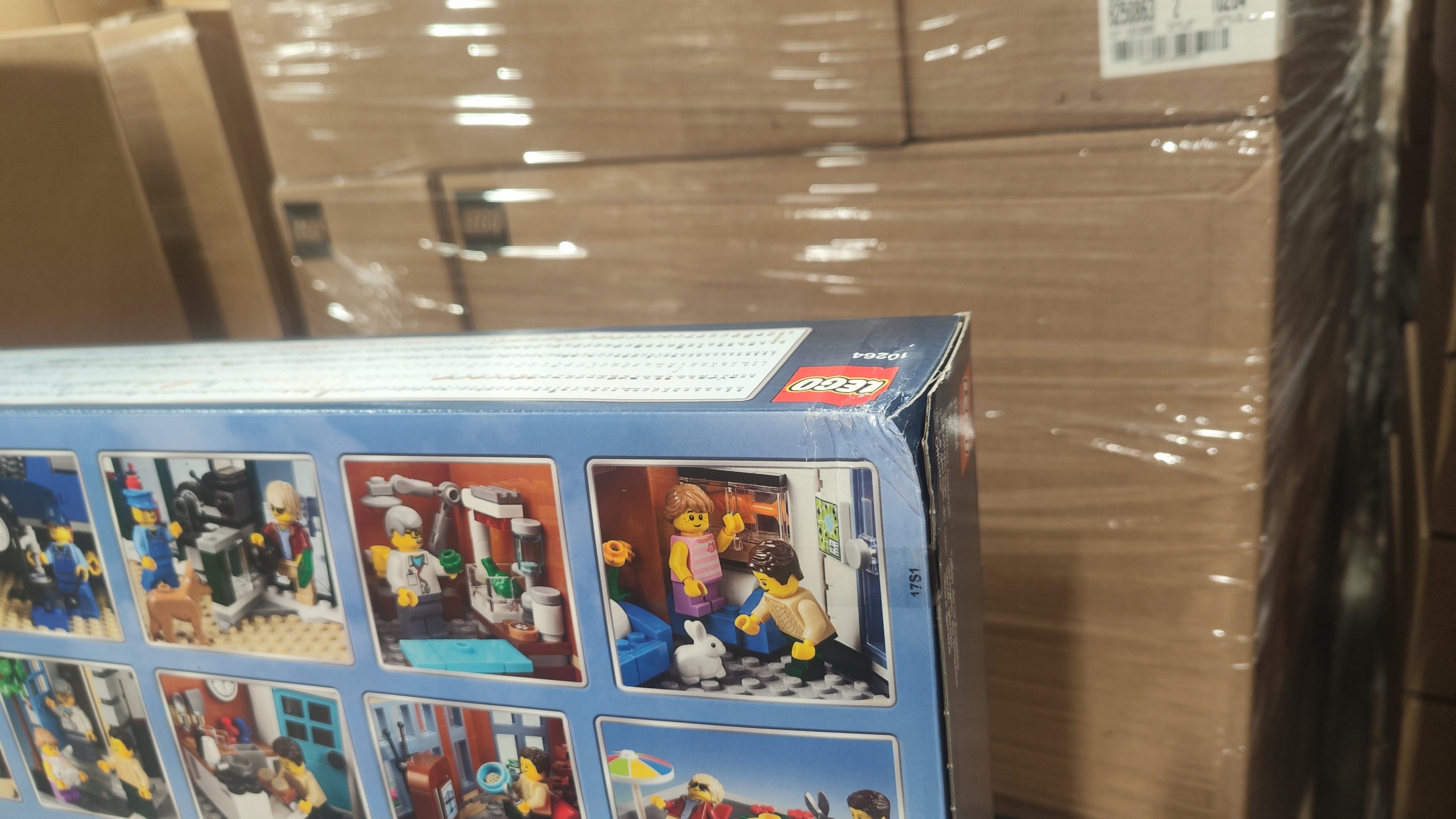 Lego Creator Expert 10264 Garáž v rohu (((( promáčklá krabice ))))