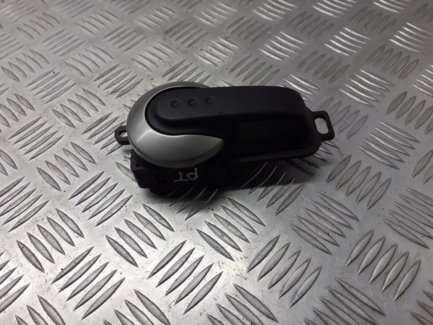 правая ручка двери внутренняя nissan NOTE E11