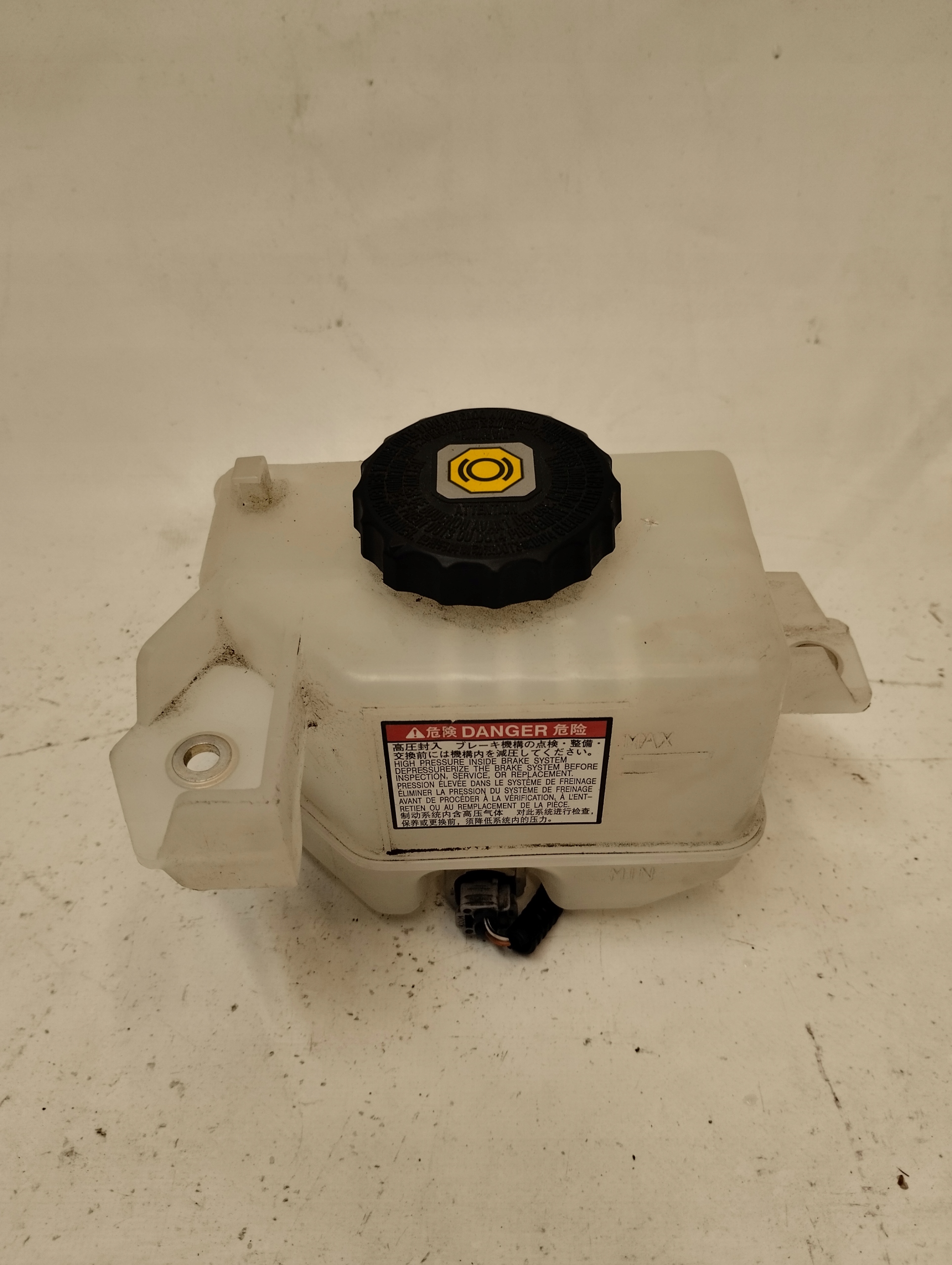 TOYOTA RAV4 V 19- Behälter des Gasses Brems-