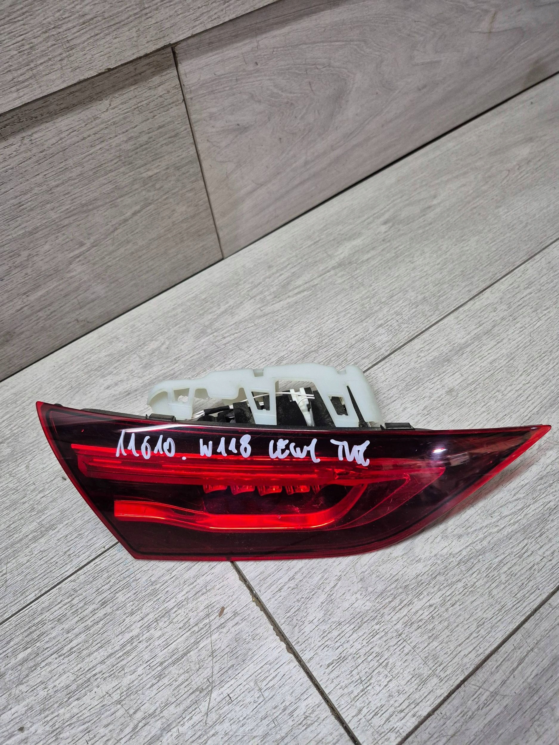 11610. MERCEDES CLA LAMPA LEWY TYŁ A1189066100