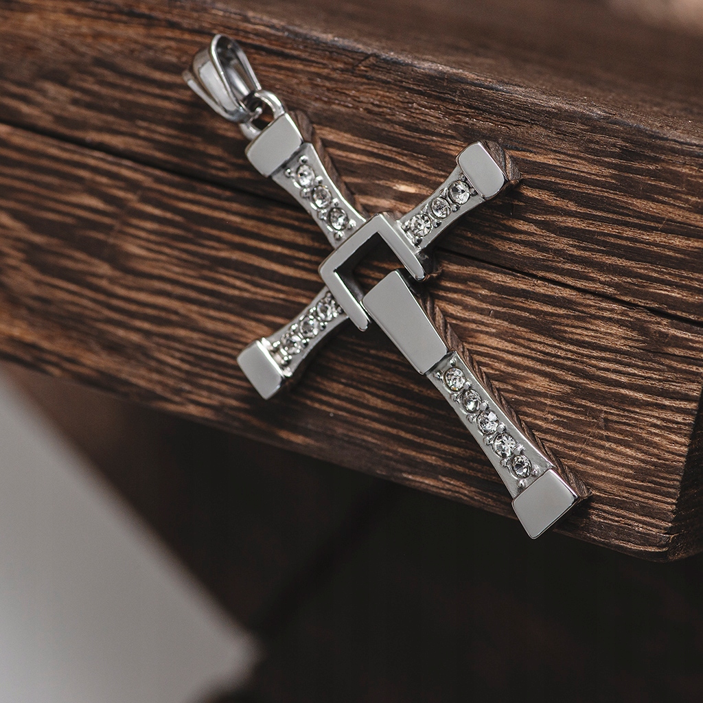 Zawieszka MĘSKA wisiorek Krzyż Toretto Vin Diesel SREBRNA stal 316l Kod producenta naszyjnik krzyżyk vin diesel SZ0177