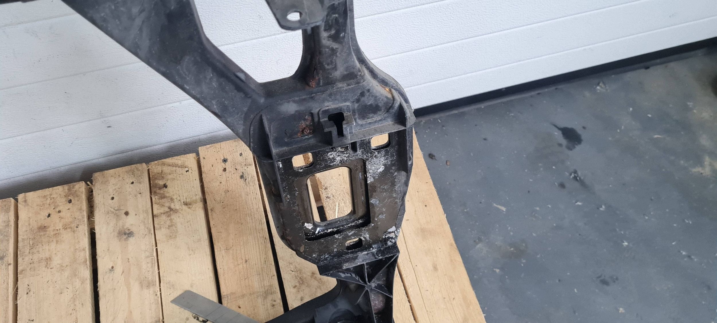 Q5 8R SQ5 LIFT support panel for radiators pillar iron ORG 8R0805594C