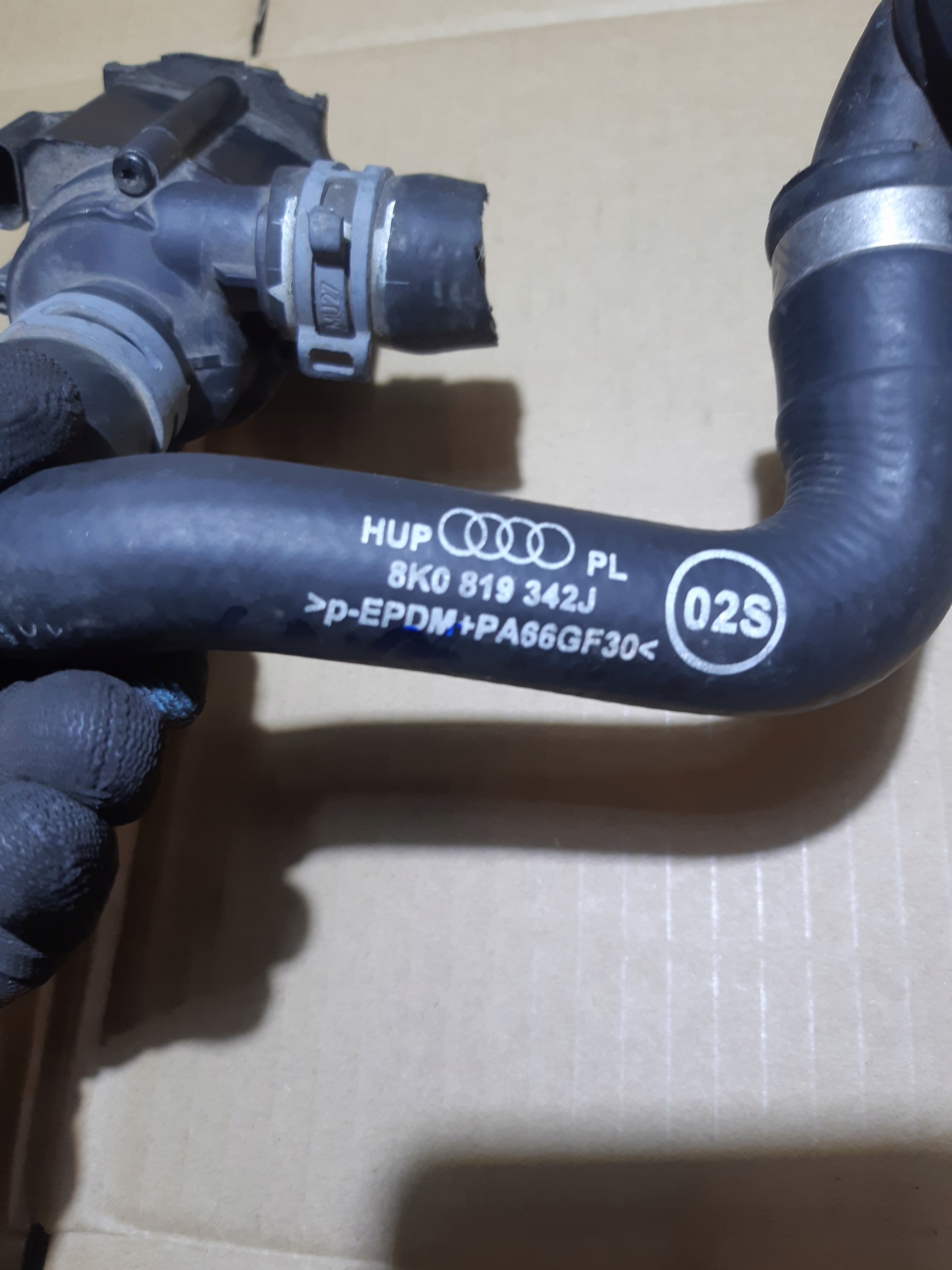AUDI A4 B8 A5 8T dodatková pumpa pumpa vody 06H121601M
