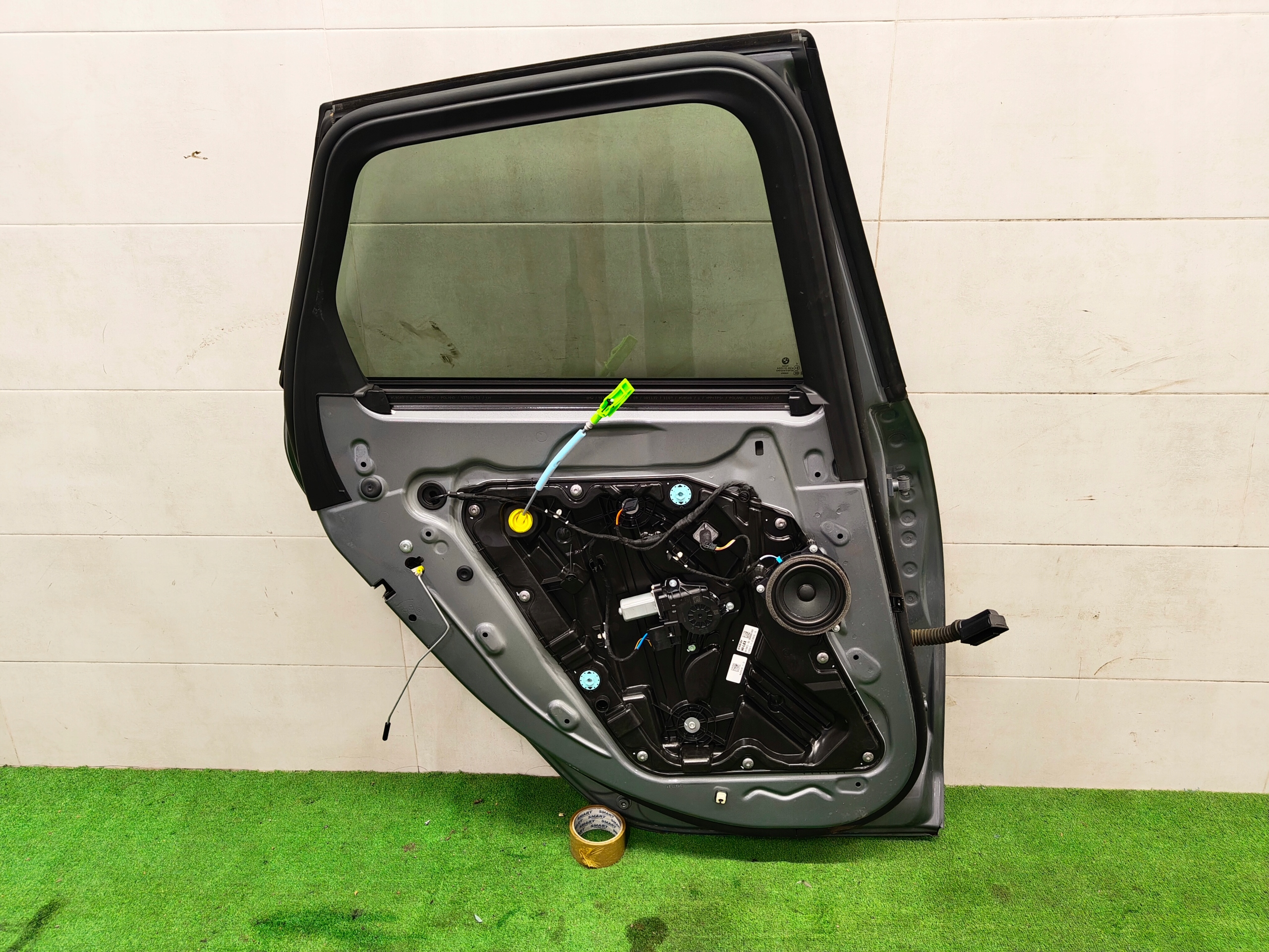 BMW U06 door left rear part C4W SHADOWLINE CIEMNA window