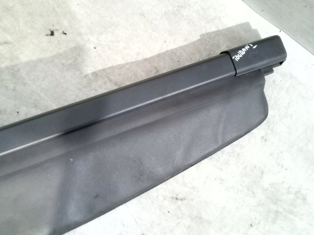 VW Touran and 1 blinds boot