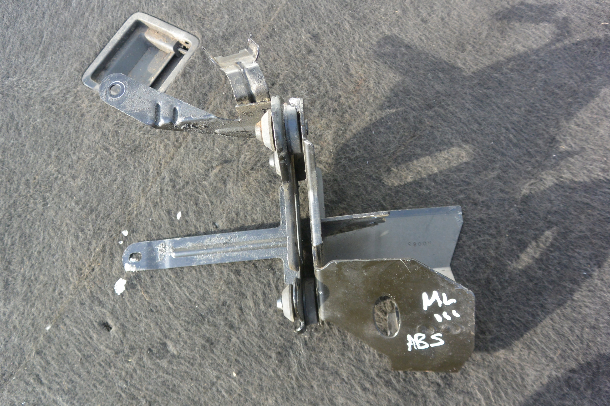 SUPPORT PLAQUE POMPY ABS MERCEDES GL X164 ML W164 LIFT