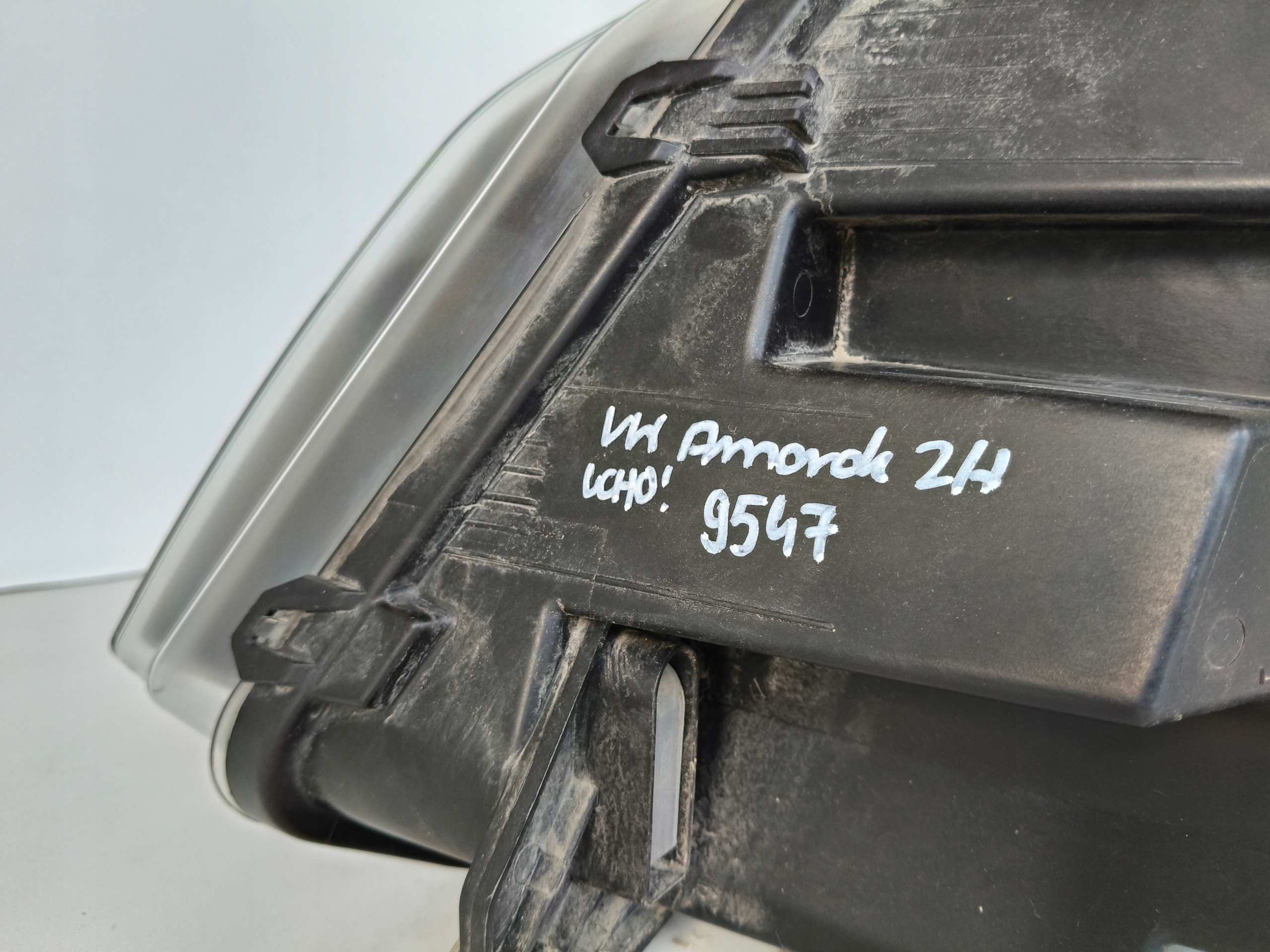 light right REFLEKTOR VW AMAROK 2H 2H0 16- LIFT XENON LED