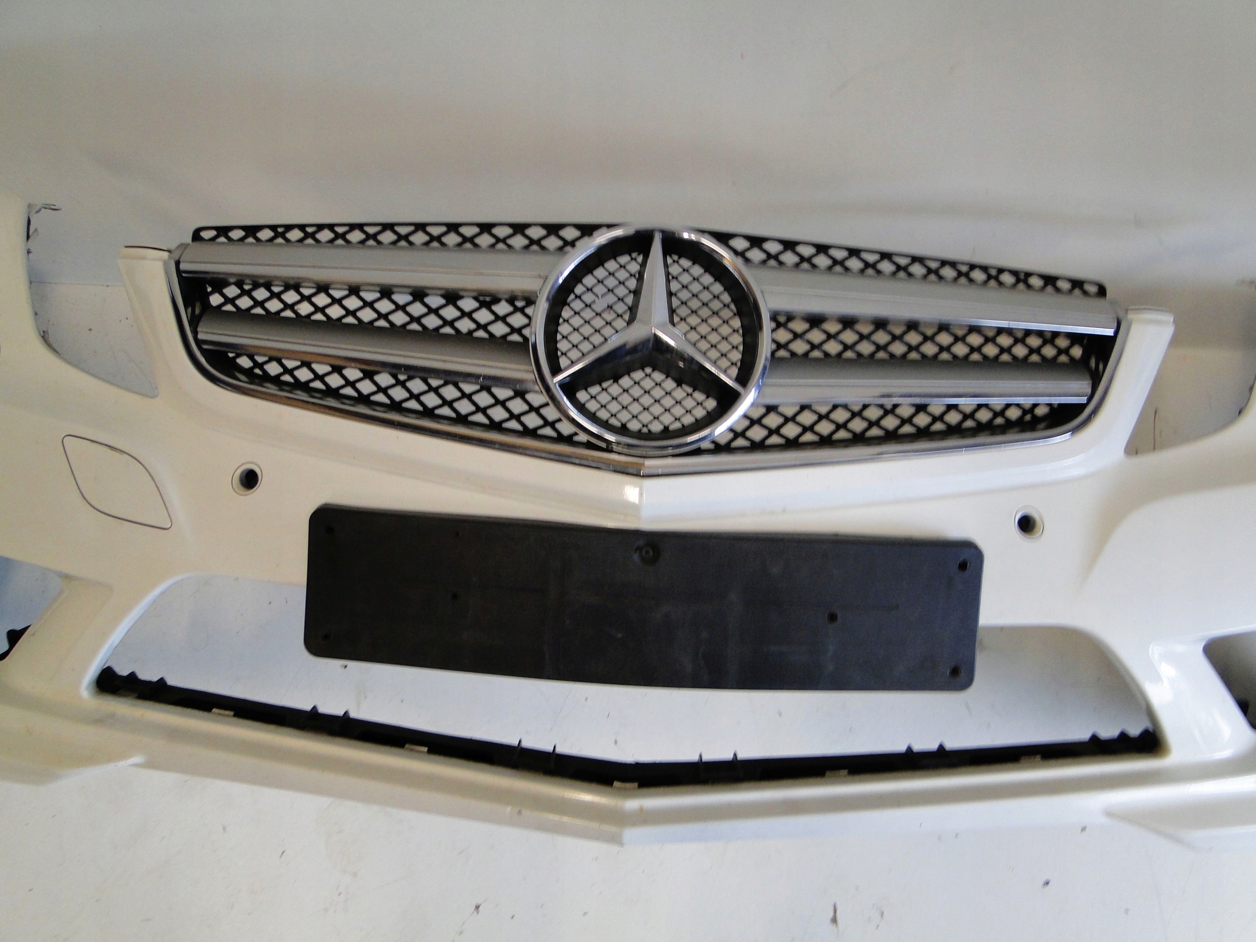 MERCEDES E C207 A207 207 PRZED LIFTEM GRILL ATRAPA AMG BEZ RADARU W207 Strona zabudowy przód