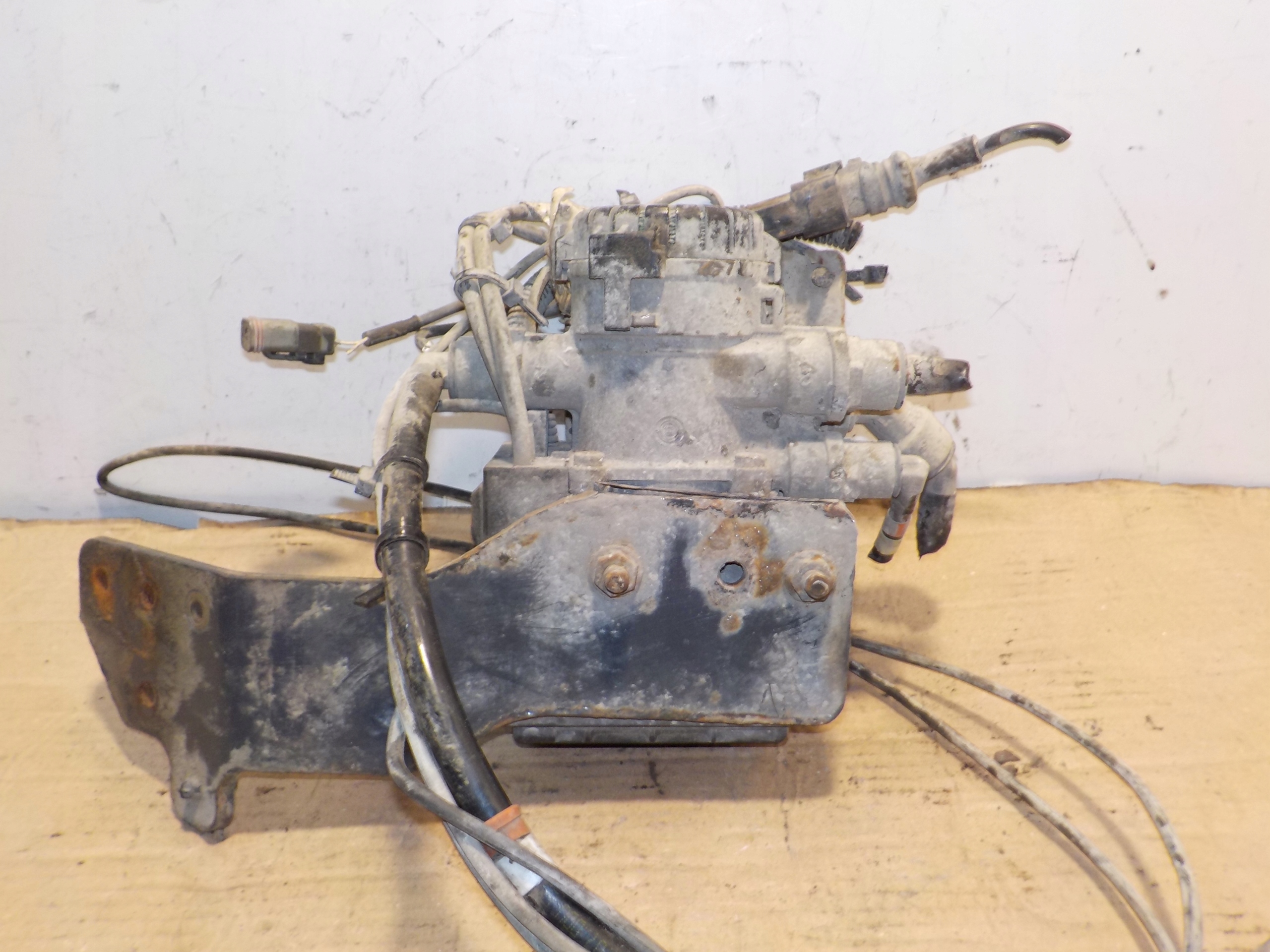 ZAWÓR EBS VOLVO / RENAULT 20828237