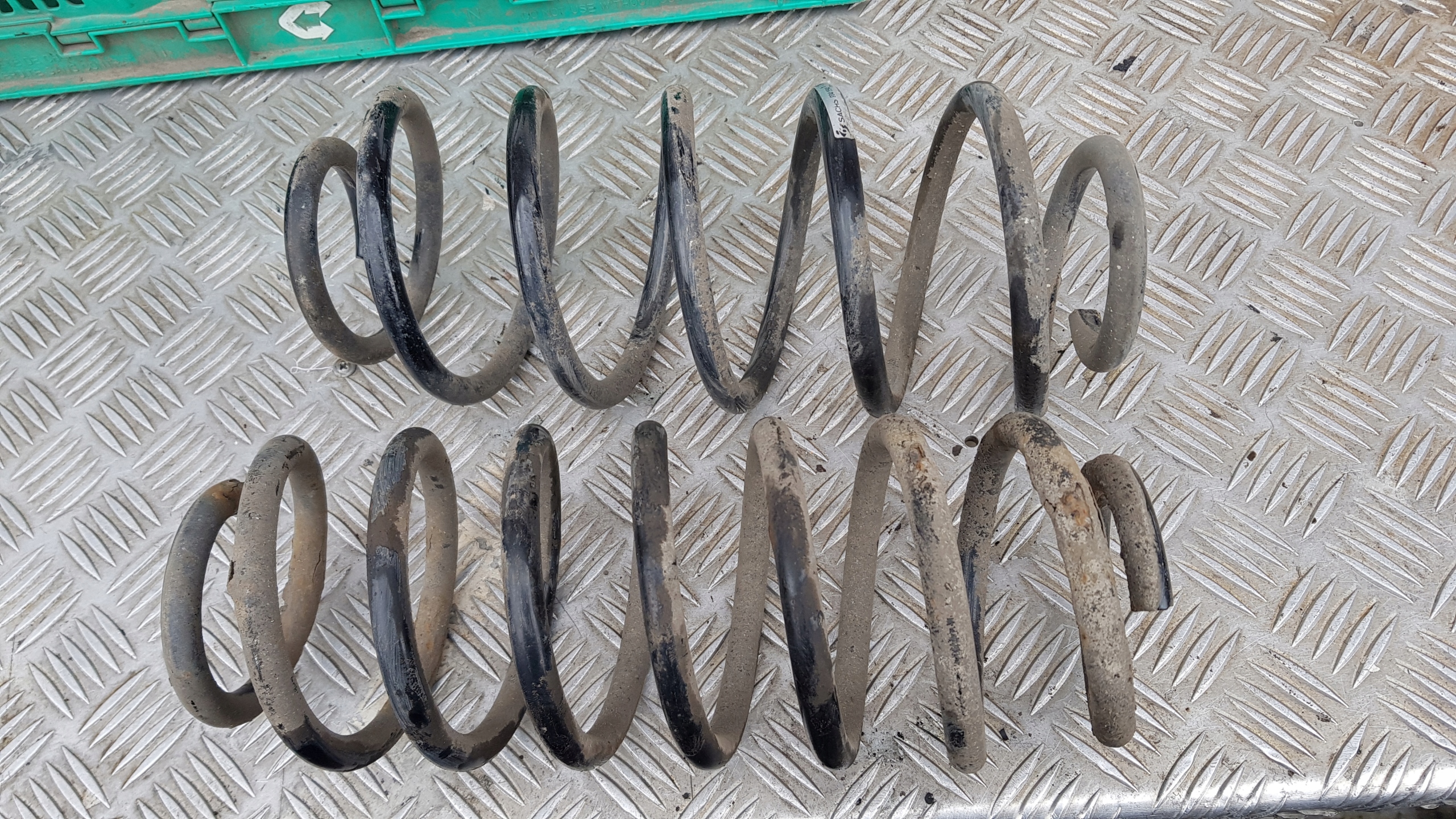 TOYOTA YARIS II 1.0 spring springing rear part