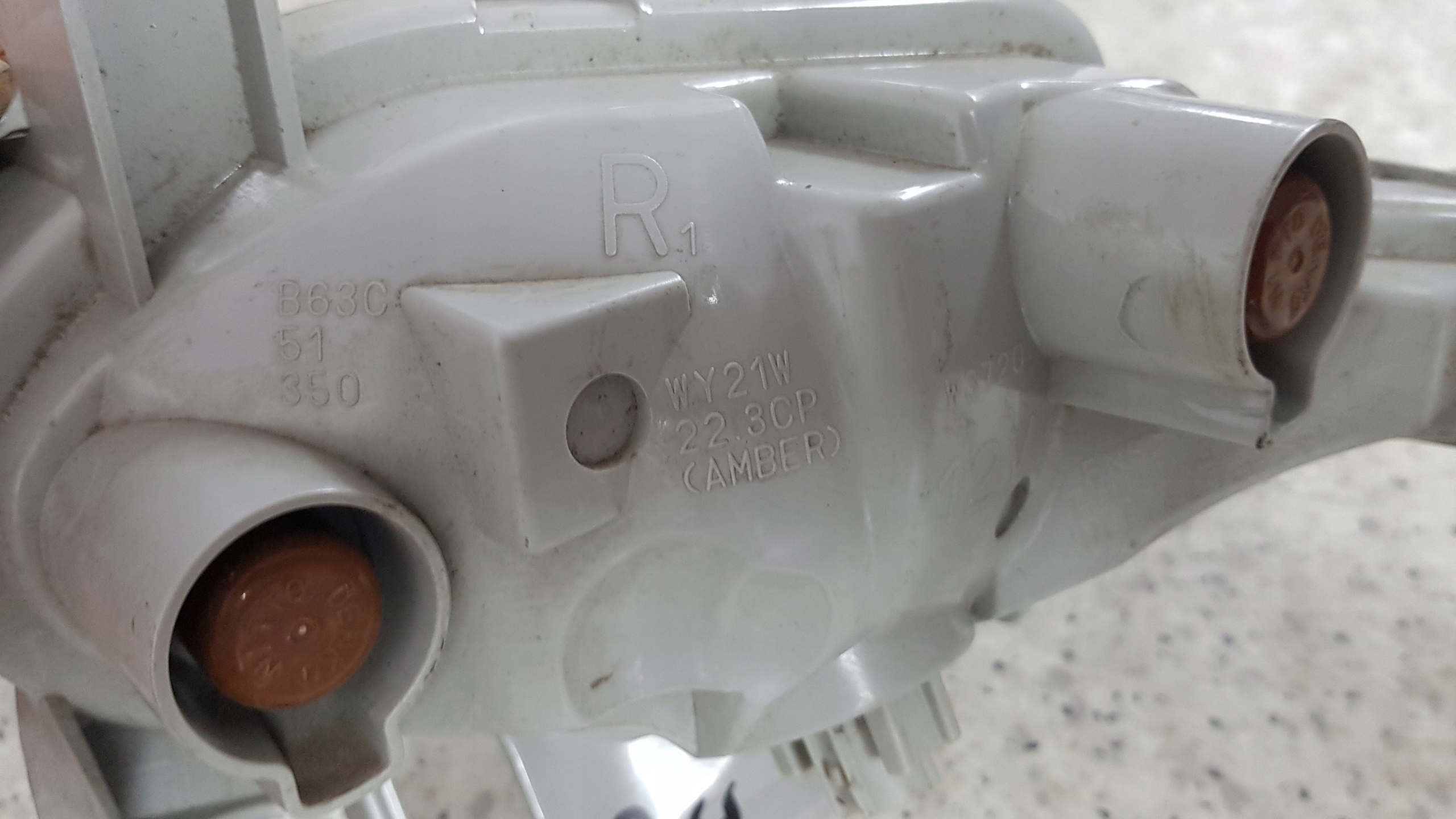 MAZDA 3 2017 -right blinker W bumper 2661
