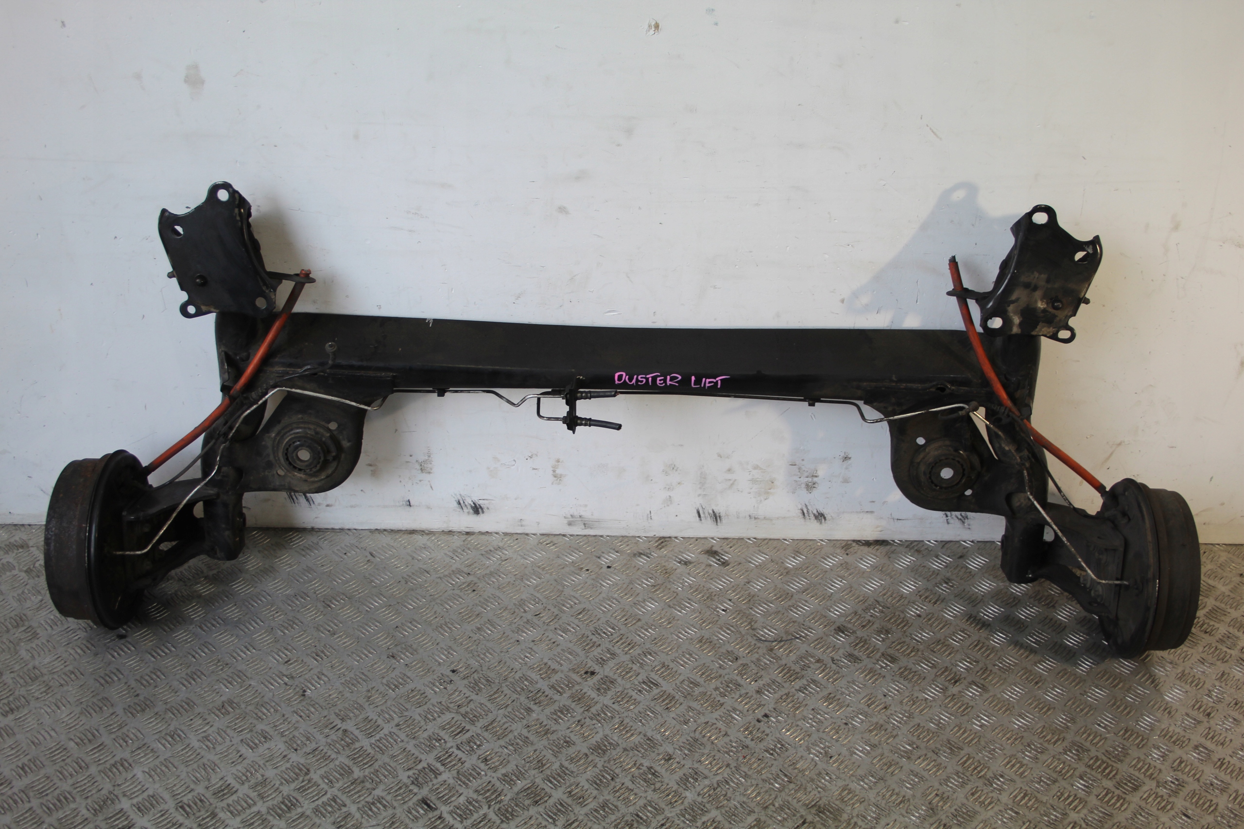 OŚ BELKA ZAWIESZENIA OŚKA DACIA DUSTER I LIFT