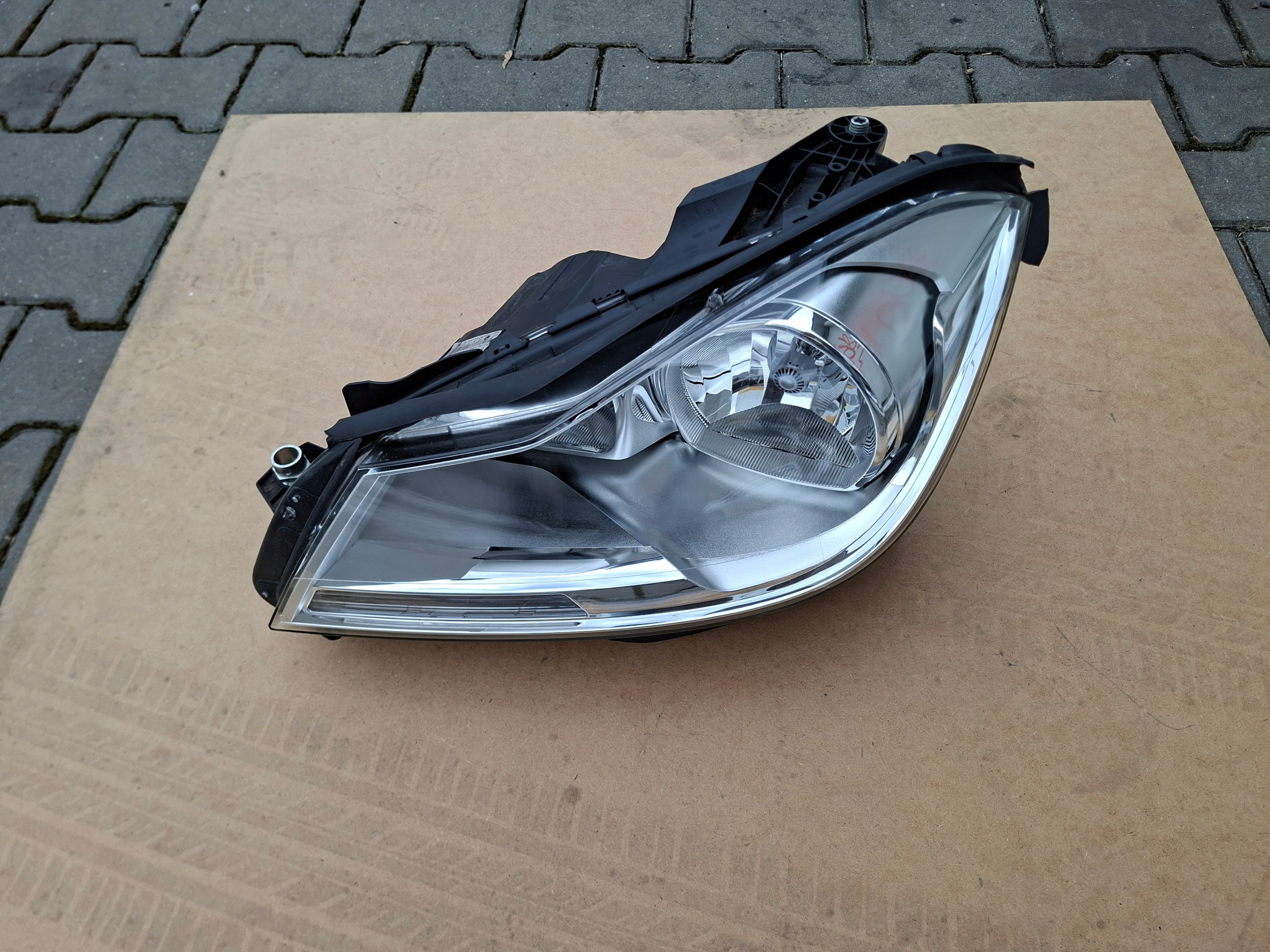 REFLEKTOR LAMPA PRZÓD MERCEDES C KLASA W204 LIFT LEWY ORYGINAŁ EUROPA CAŁY
