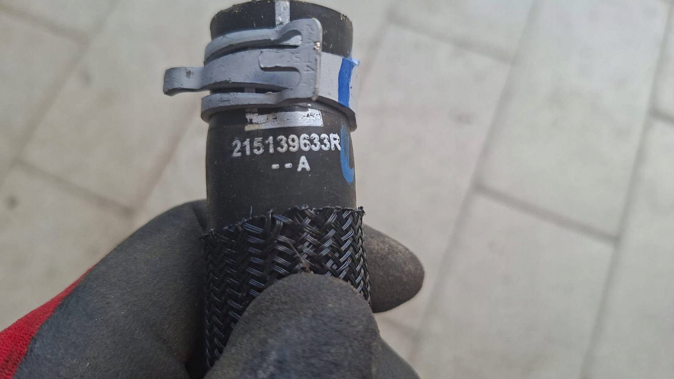 vedení hadice vody Renault 4 5 E-Tech 215139633R