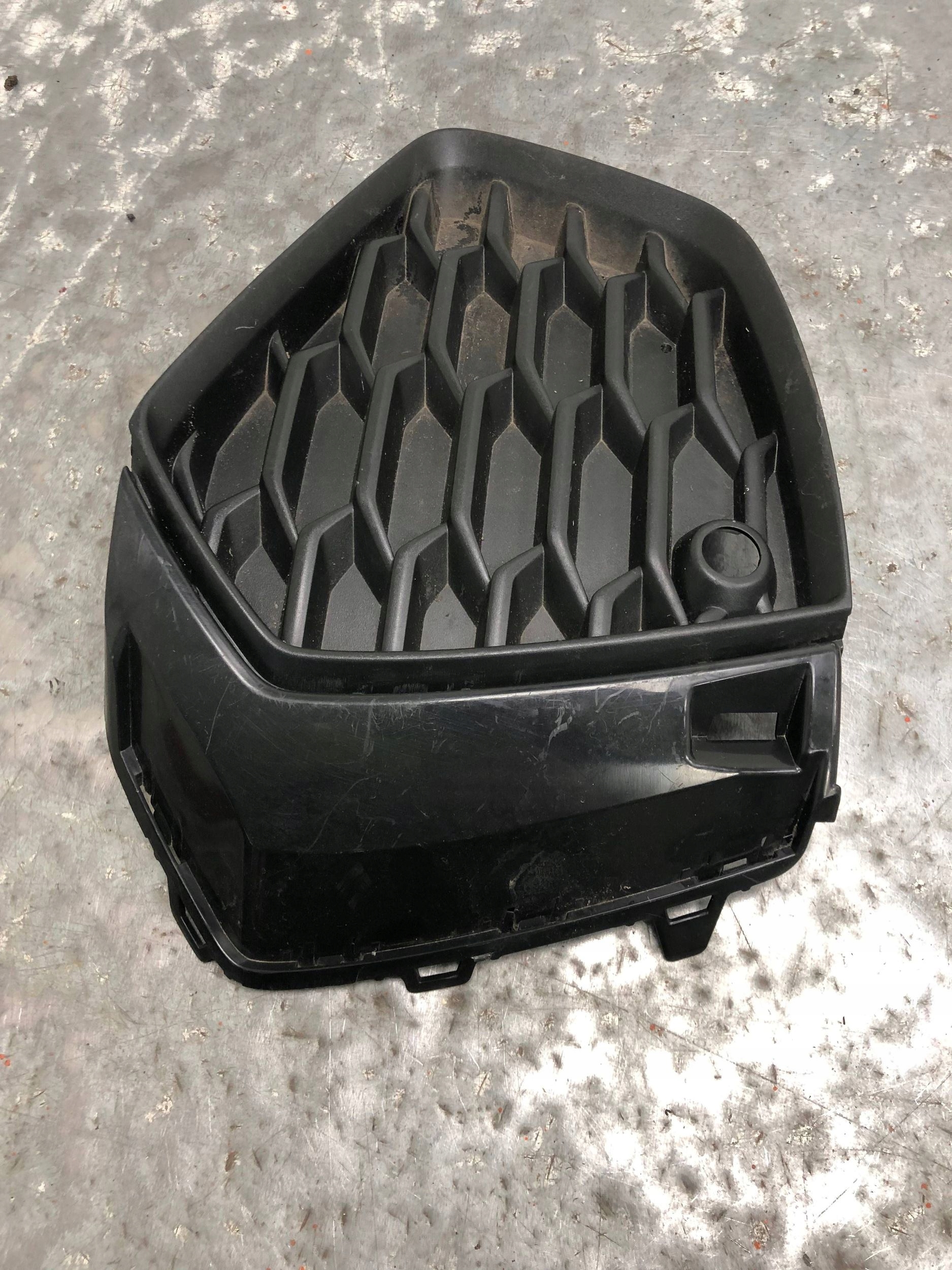 grid of a bumper left front AUDI A3 8Y S-LINE 8Y0807681B