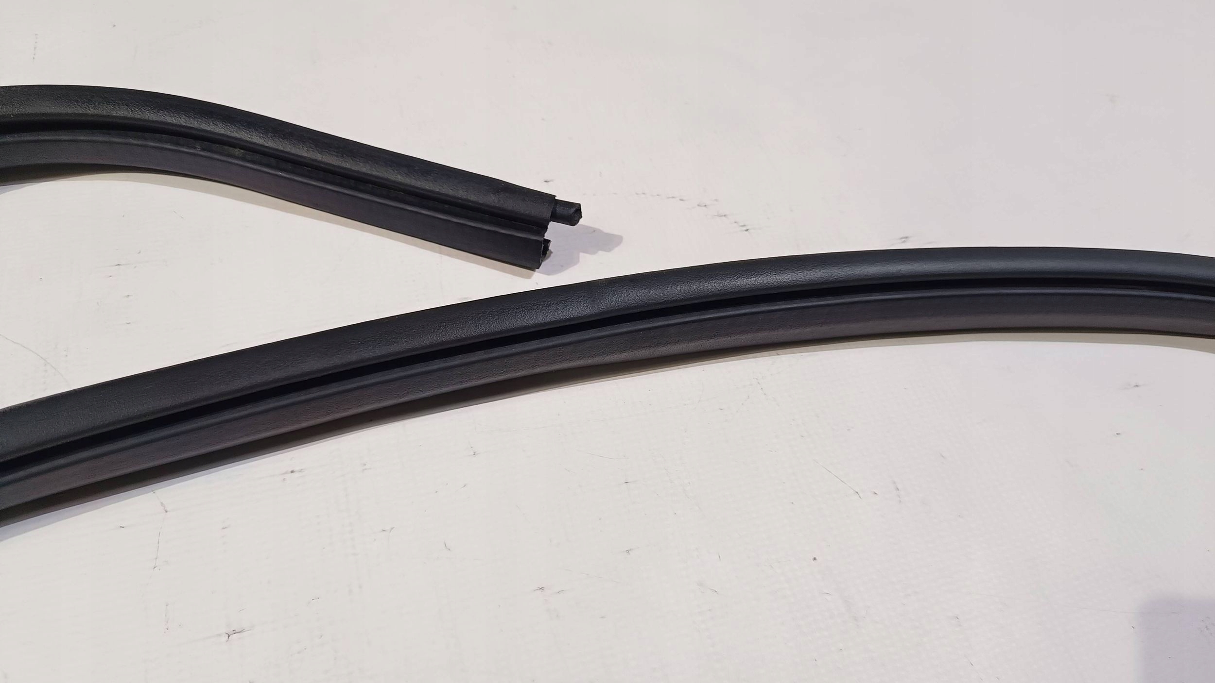 rubber gasket right door przednich front prawych Ford Explorer V 2016
