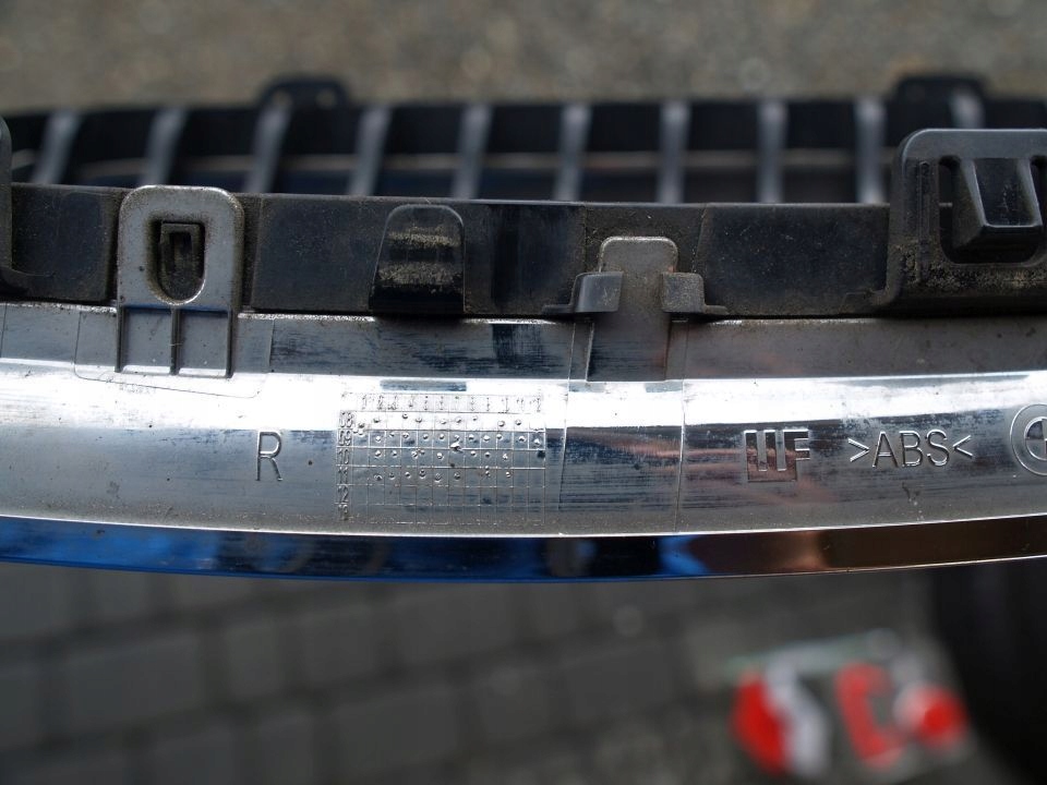 BMW 3 E90 maska ledvinka maska E91 FL Lift 08r