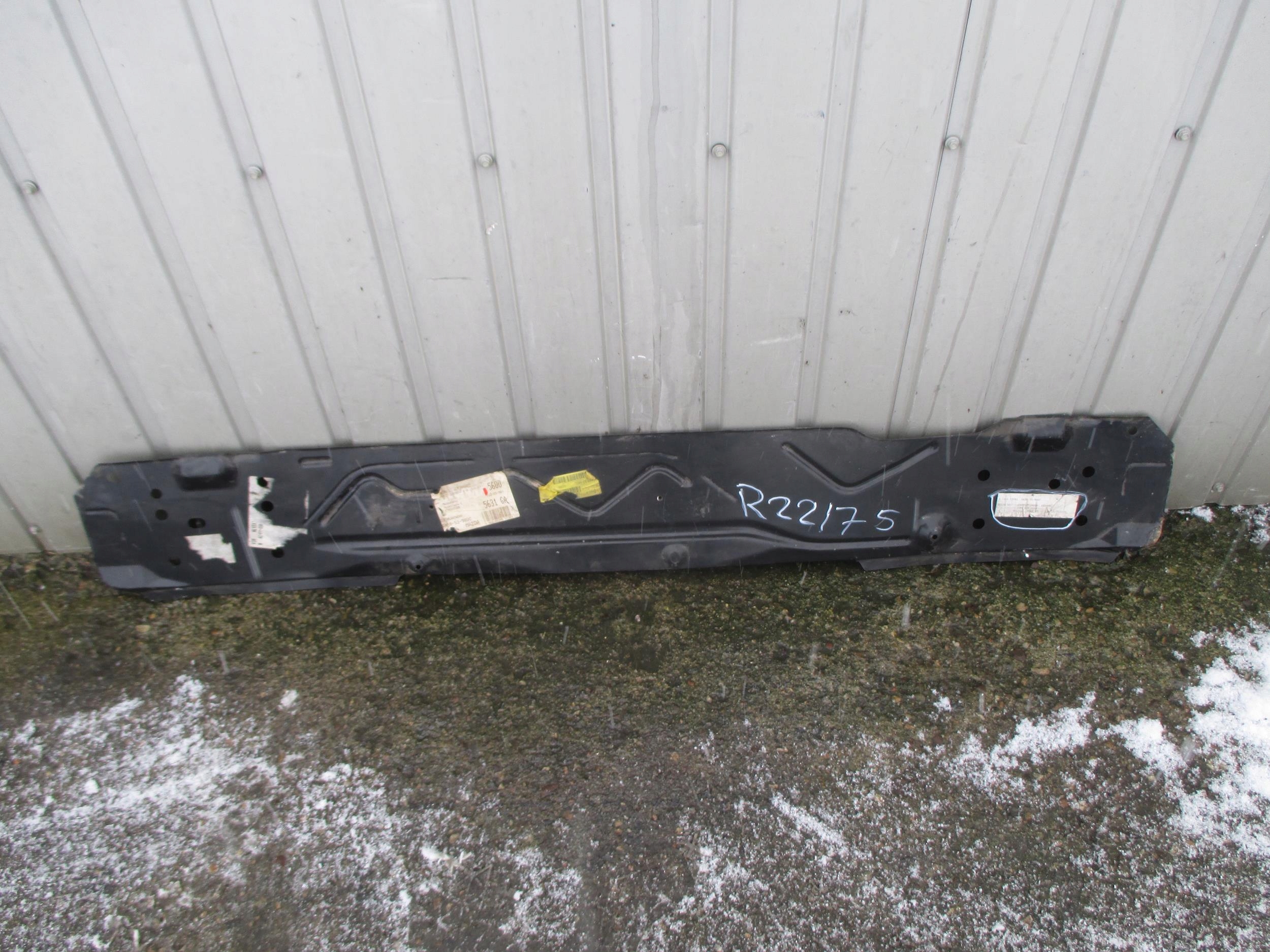 GA5R-53-980C - MAZDA 626 HB СЕДАН 1992-1997 РЕМЕННАЯ СТЕНА ЗАДНЯЯ