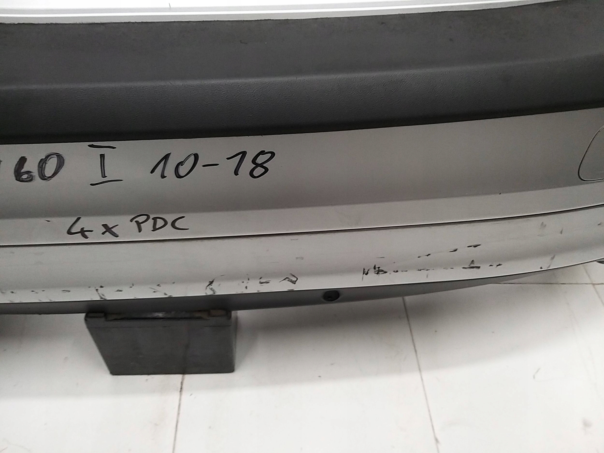 VOLVO V60 e 10-18 Paraurti posteriore 4X PDC 32165263